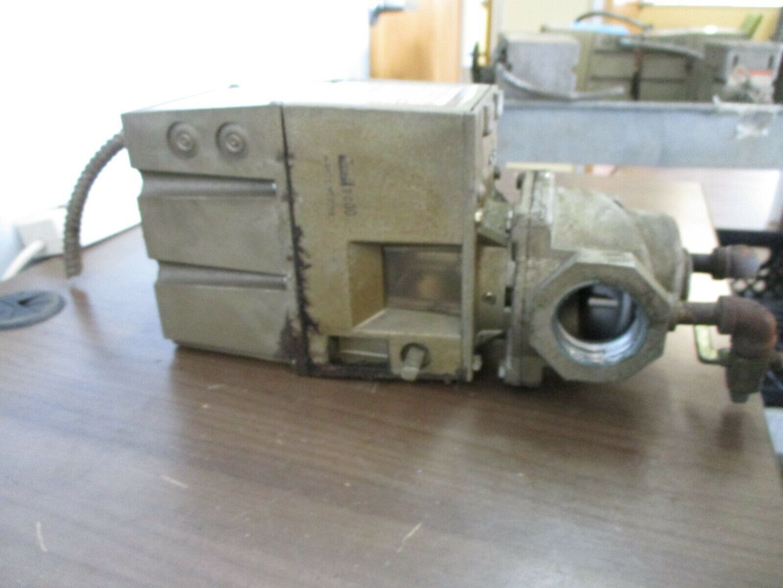 Honeywell Fluid Power Gas Valve V4055A 1098 110/120V 50/60Hz Gas Types: G-LP