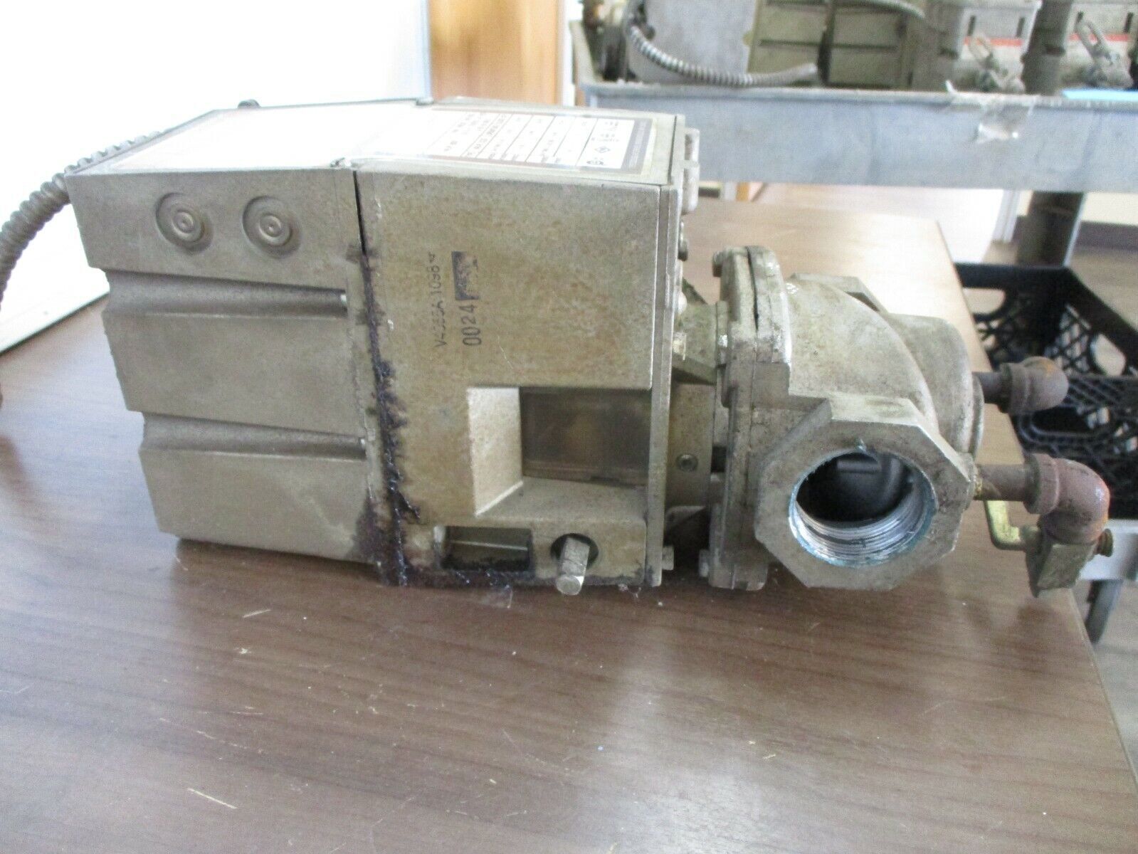 Honeywell Fluid Power Gas Valve V4055A 1098 110/120V 50/60Hz Gas Types: G-LP