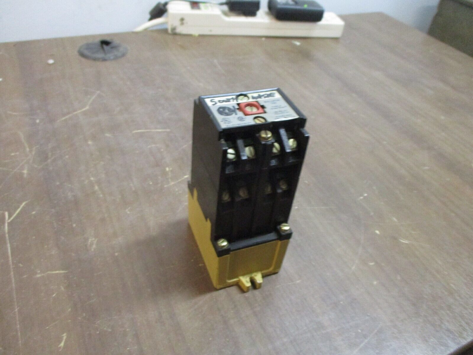 Allen-Bradley Type P AC Relay 700-P800B11 Ser. B 120V Coil 20A 600V Used