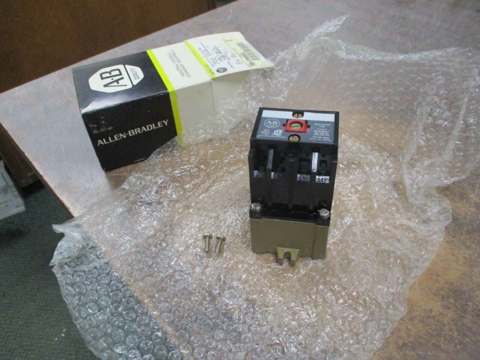 Allen-Bradley Type P Control Relay 700-P000A1 115-120V Coil New Surplus