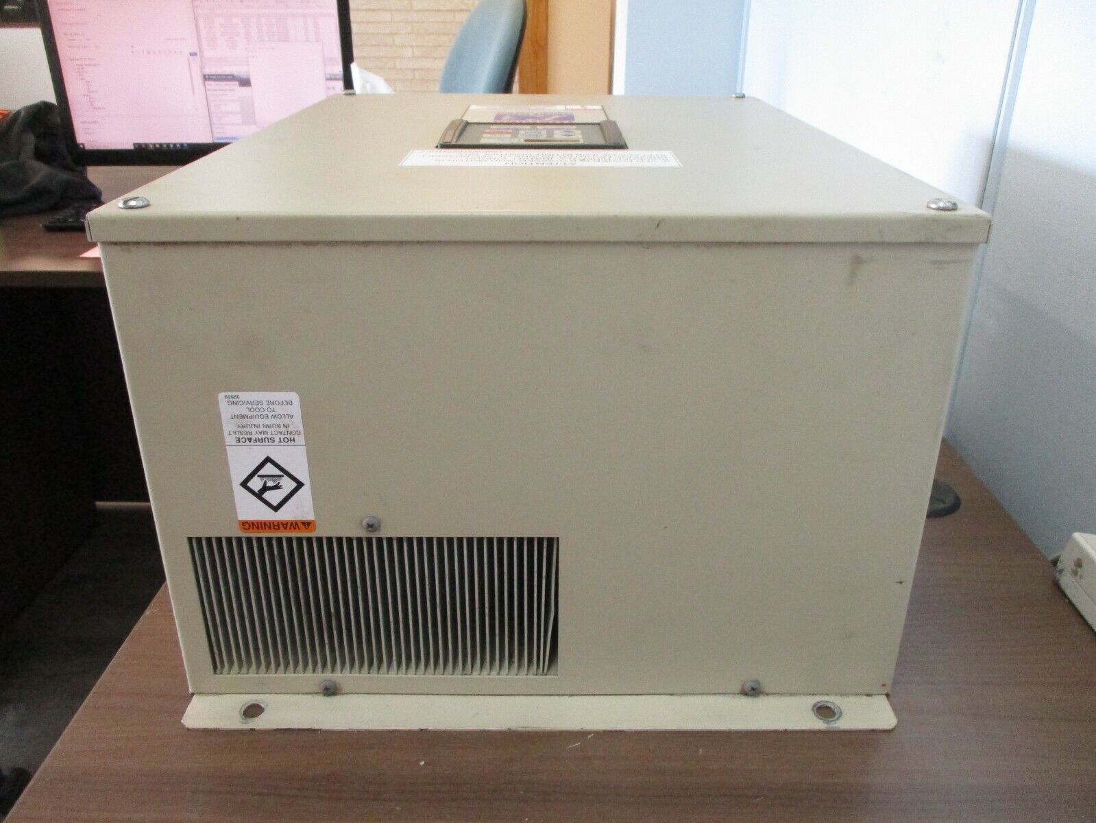 Toshiba E3 AC Drive HK30AA052 40HP 3Ph Input: 460V 57A 3P 50/60Hz *Bent Fin*