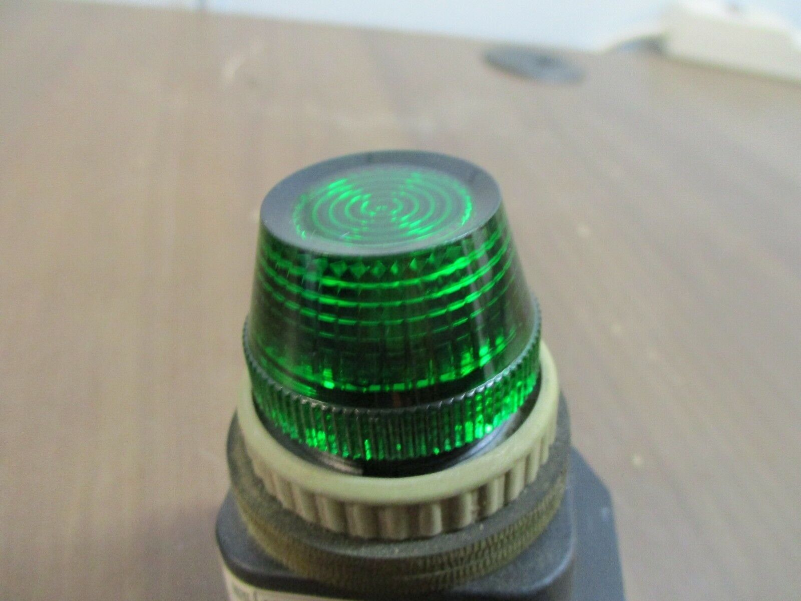 Allen-Bradley Indicator Light 800H-PR16 Ser. C Green 120V 50/60Hz Used