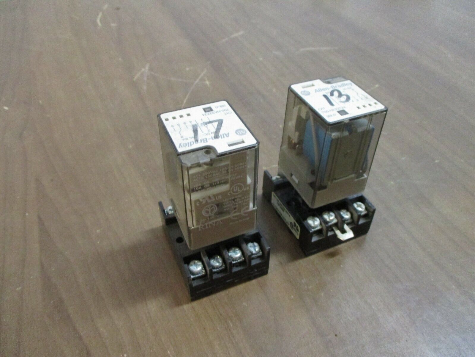 Allen-Bradley Relay 700-HA32Z24 Ser. D 24VDC w/ Base *Lot of 2* Used