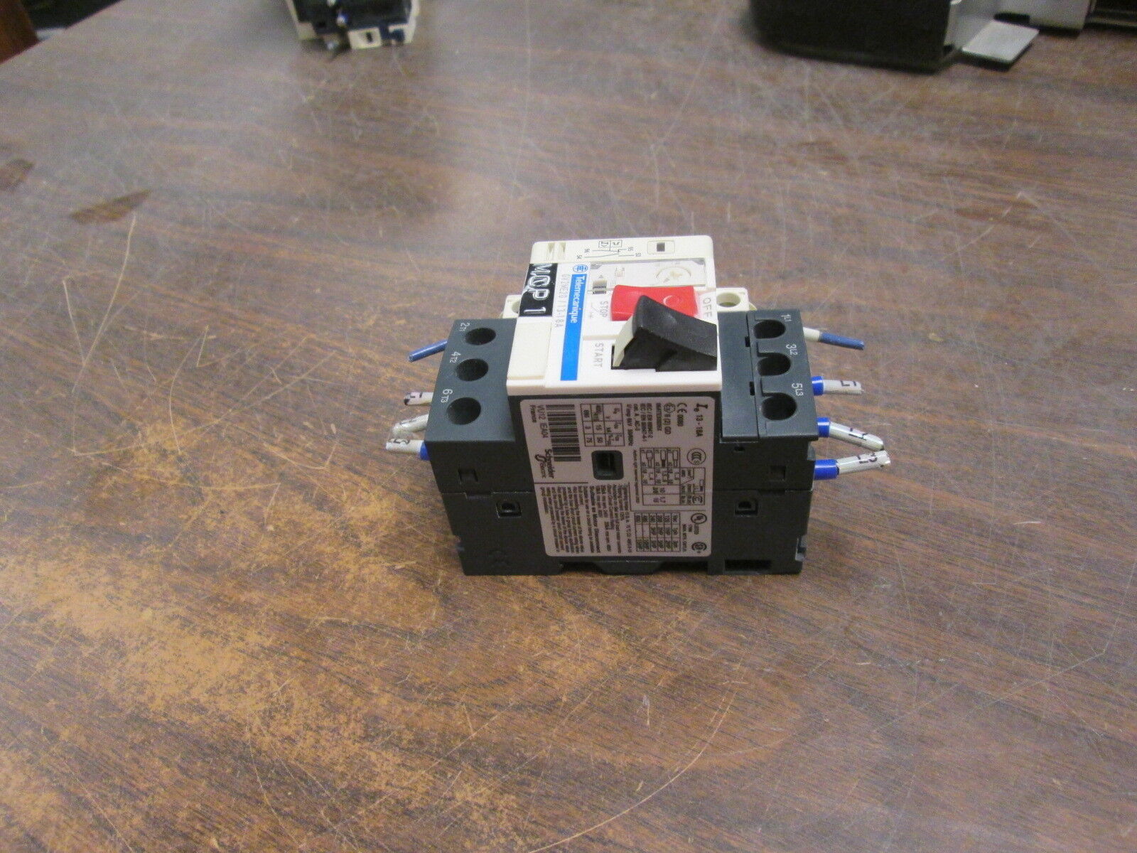 Telemecanique Manual Motor Starter GV2ME20 Trip: 13-18A 600V Max, w/ Aux Contact