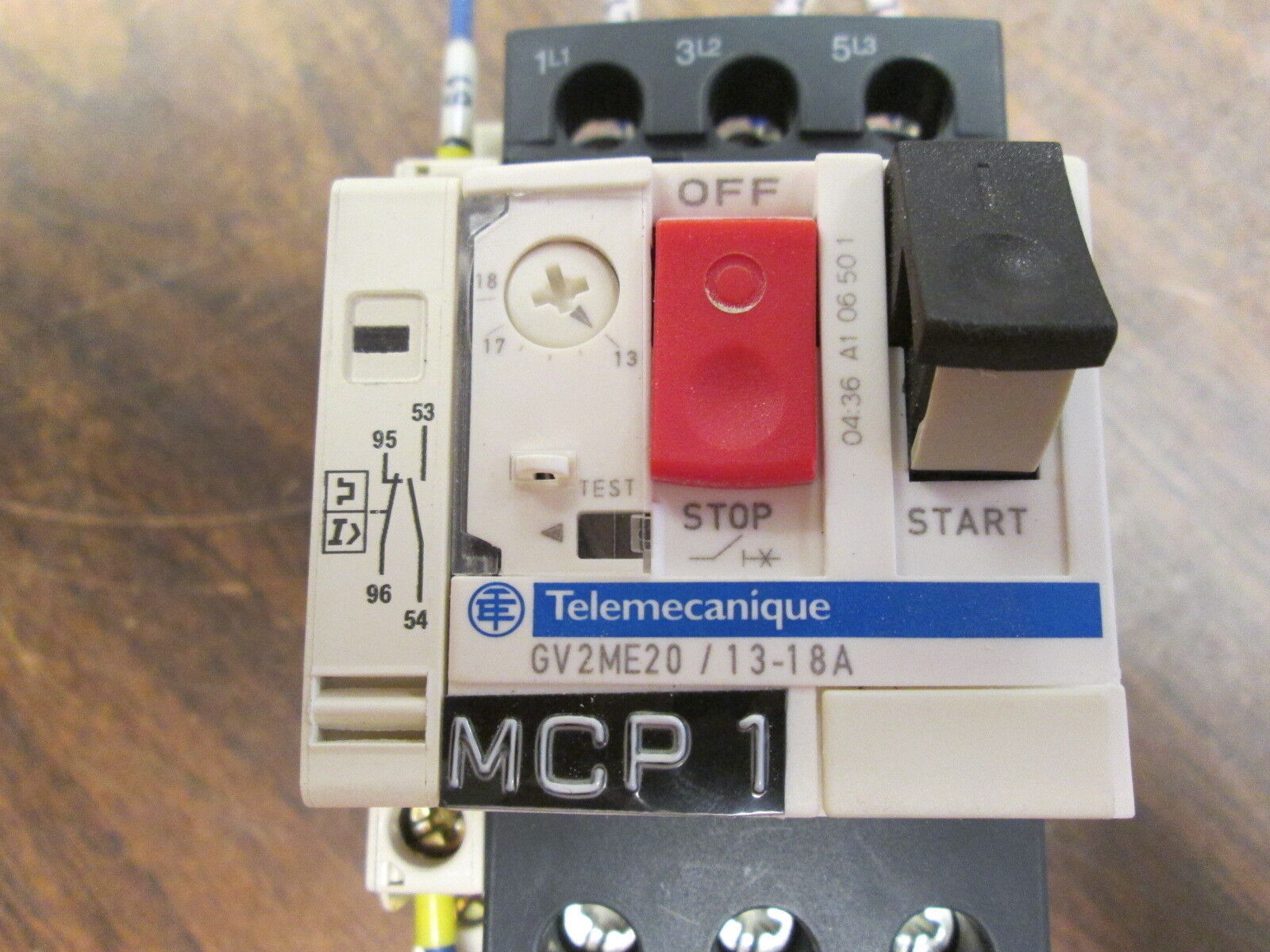 Telemecanique Manual Motor Starter GV2ME20 Trip: 13-18A 600V Max, w/ Aux Contact