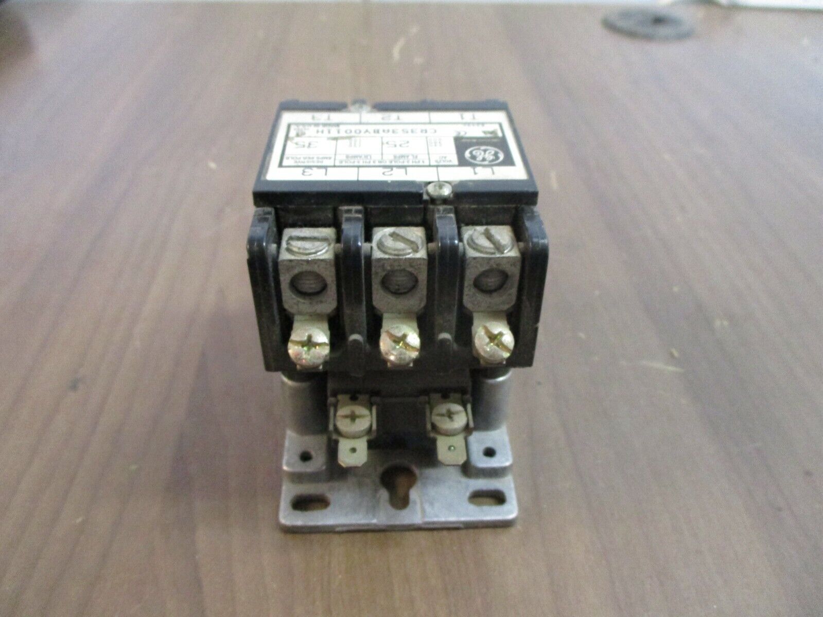 GE Contactor CR353ABY0011H 24V Coil 25A 600V Used