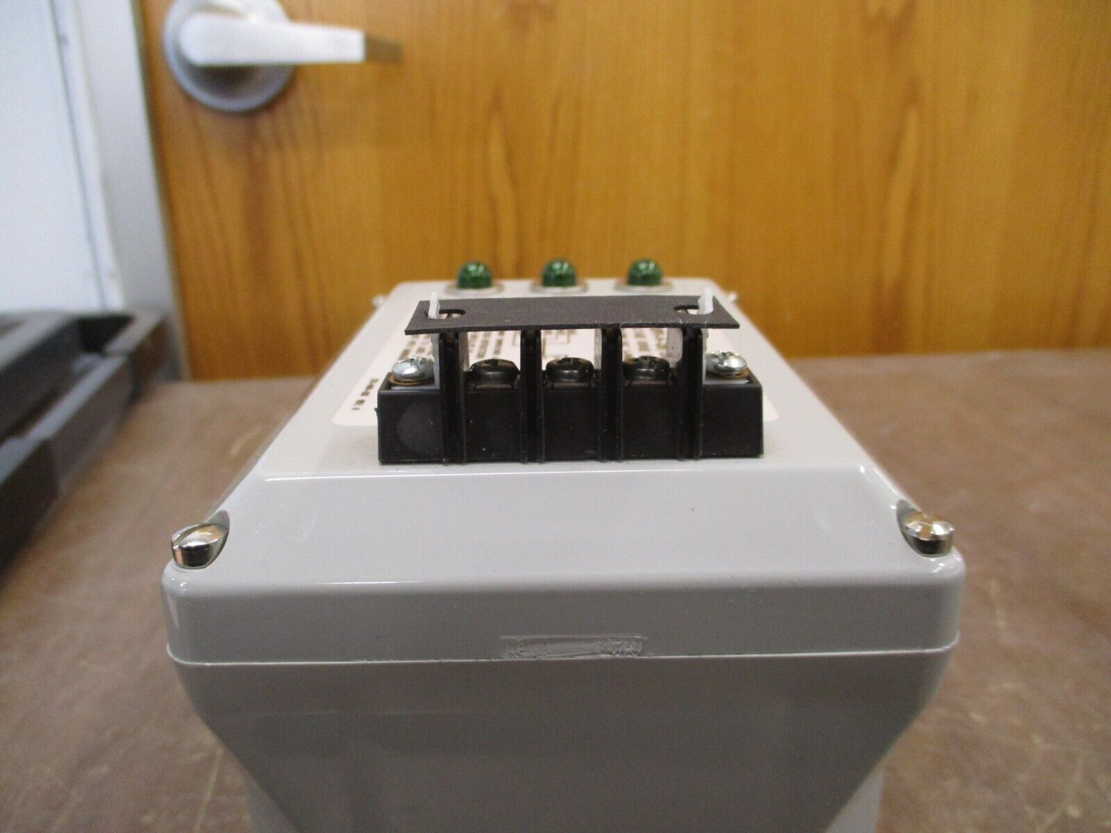 LEA International Surge Suppressor USPS-H-120/208-3P5W 120/208V 3Ph 50/60Hz Used