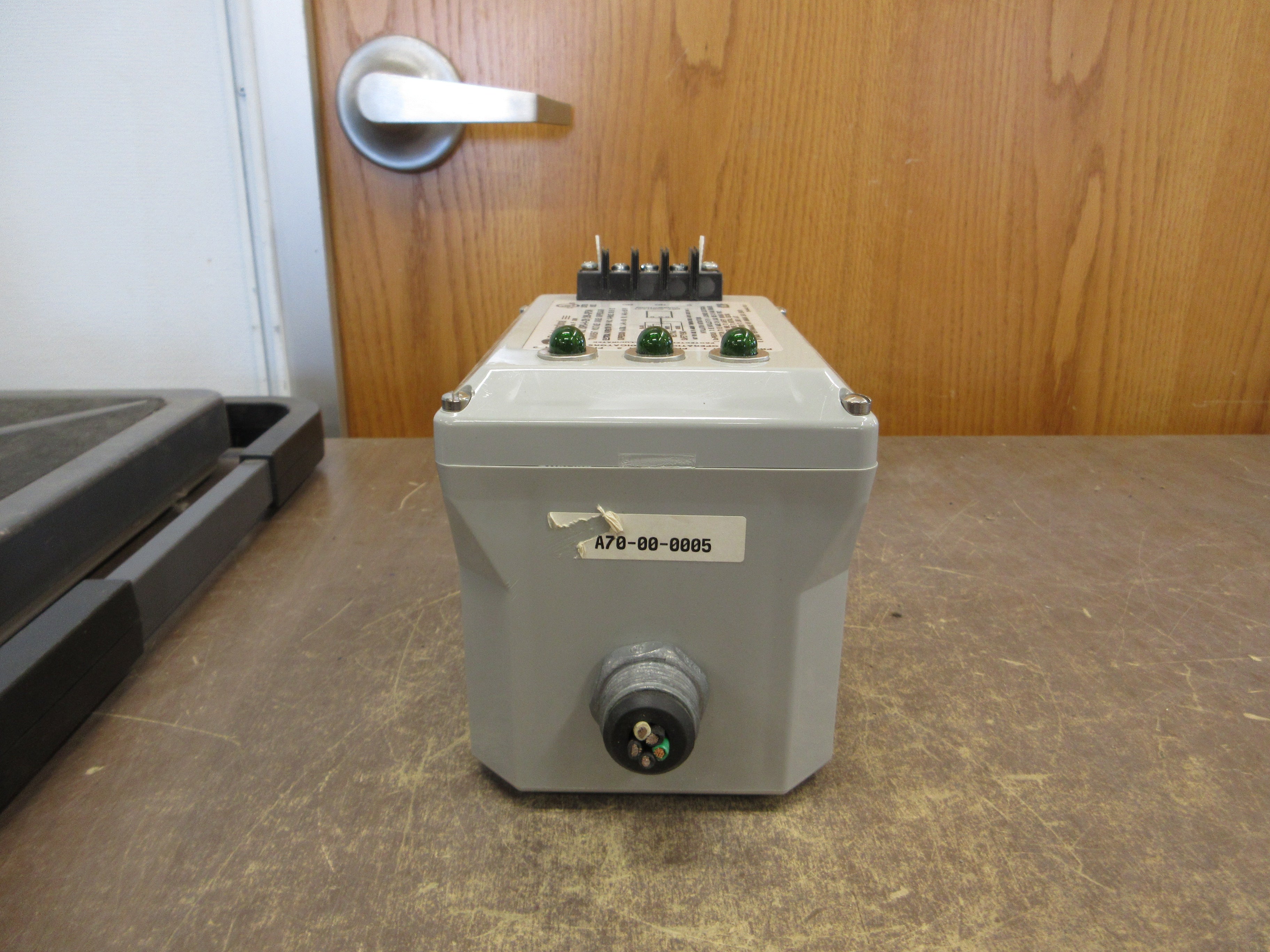 LEA International Surge Suppressor USPS-H-120/208-3P5W 120/208V 3Ph 50/60Hz Used