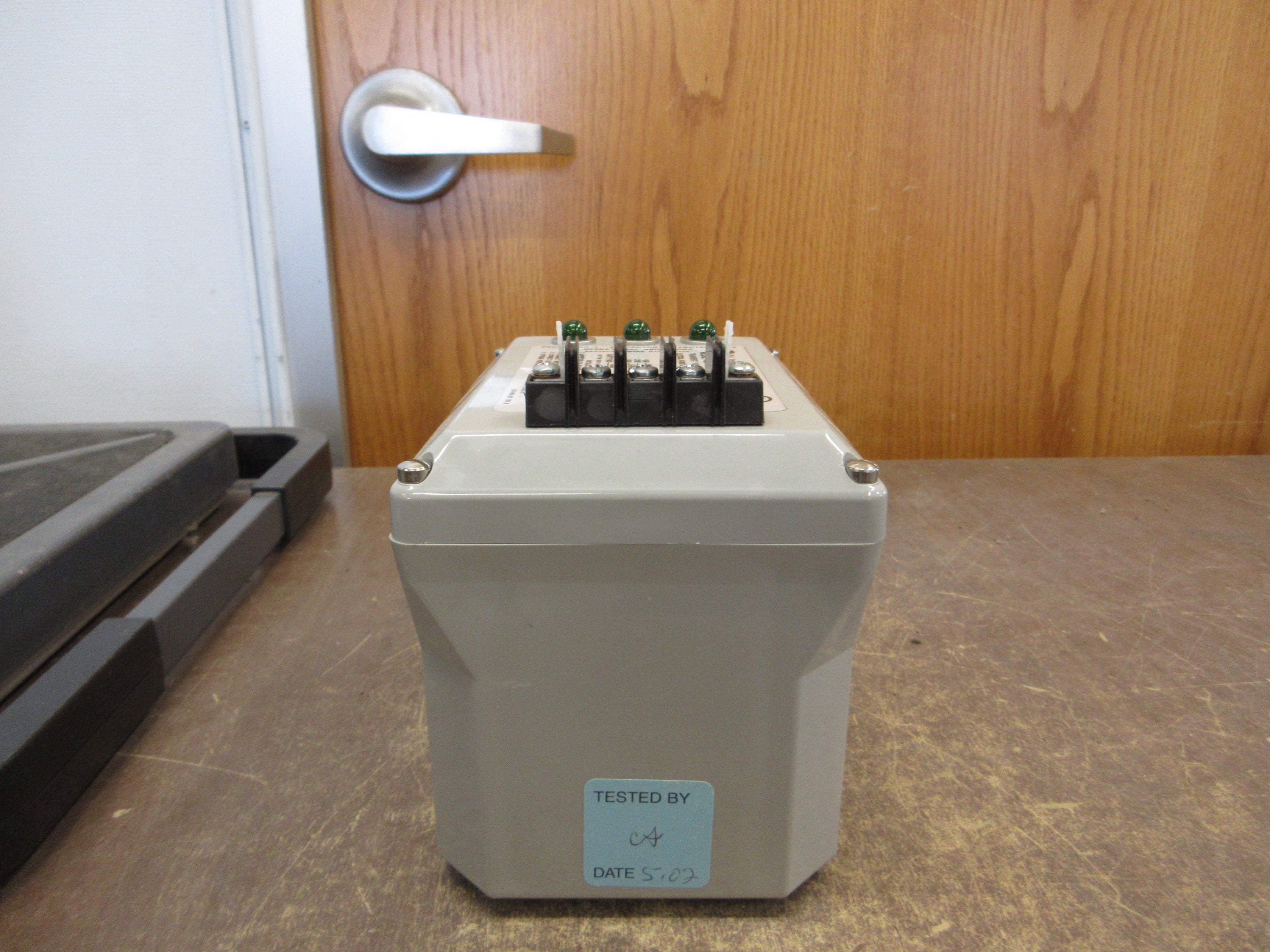 LEA International Surge Suppressor USPS-H-120/208-3P5W 120/208V 3Ph 50/60Hz Used