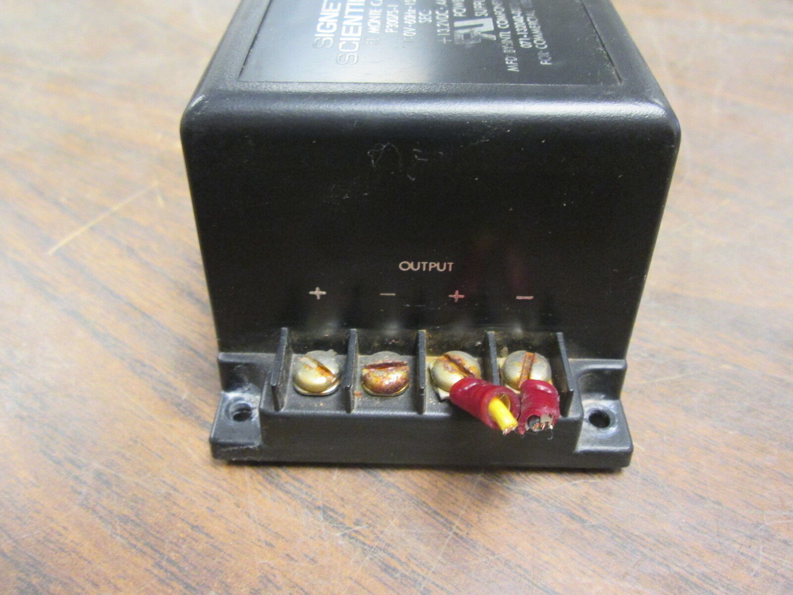 Signet Scientific Power Supply P30075-1 Input:120V 60Hz 15W Output:13.2VDC 0.4A
