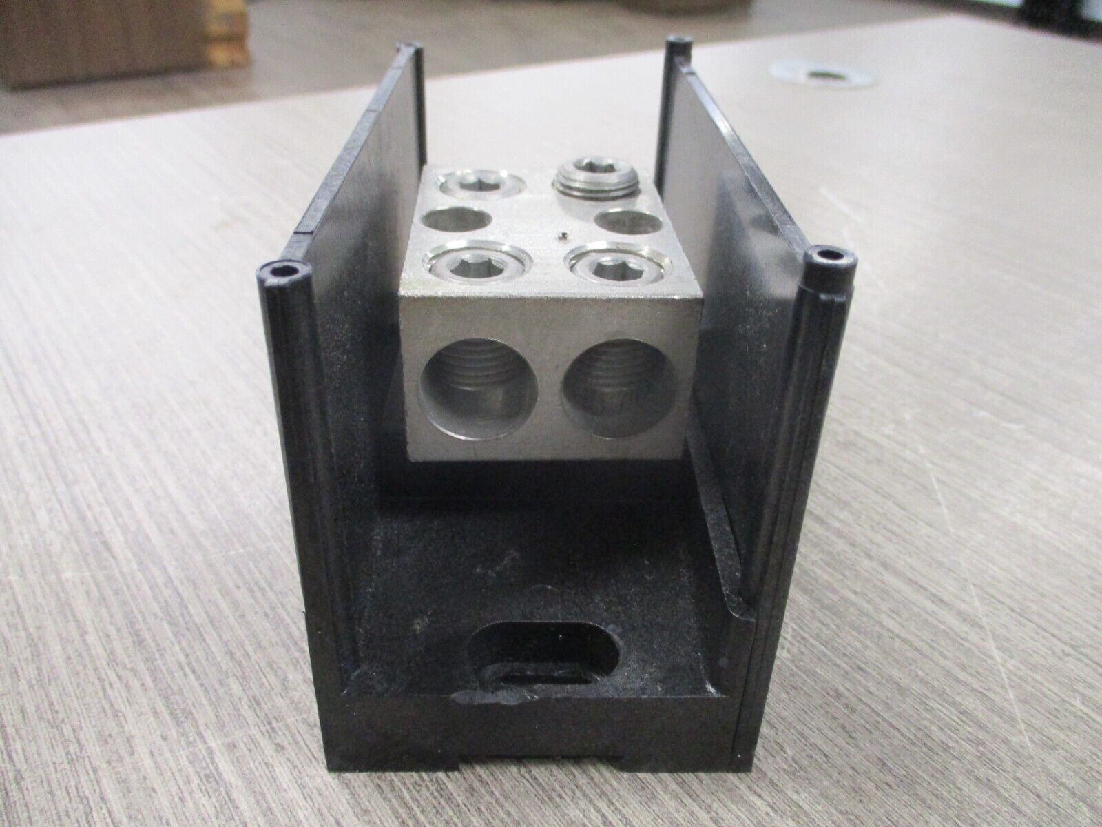 Ferraz Shawmut Power Distribution Block 69121 620A 600V 1P Used