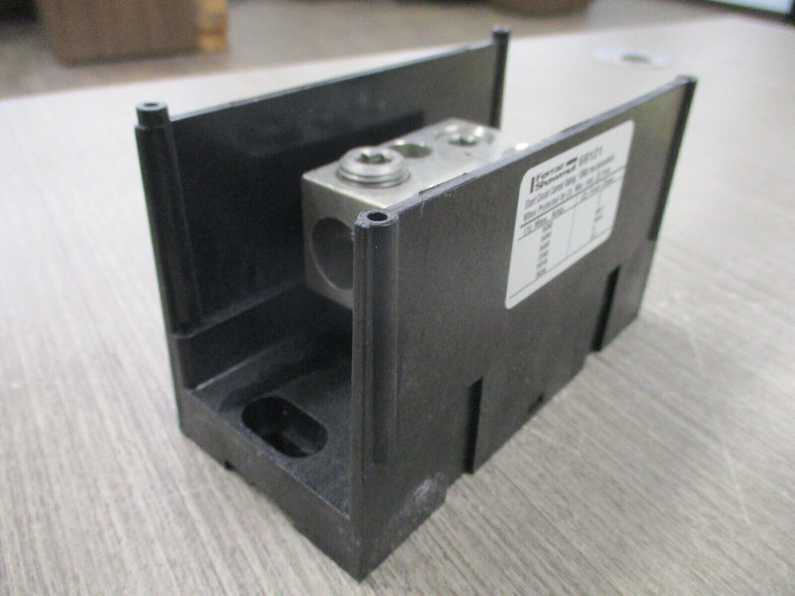 Ferraz Shawmut Power Distribution Block 69121 620A 600V 1P Used