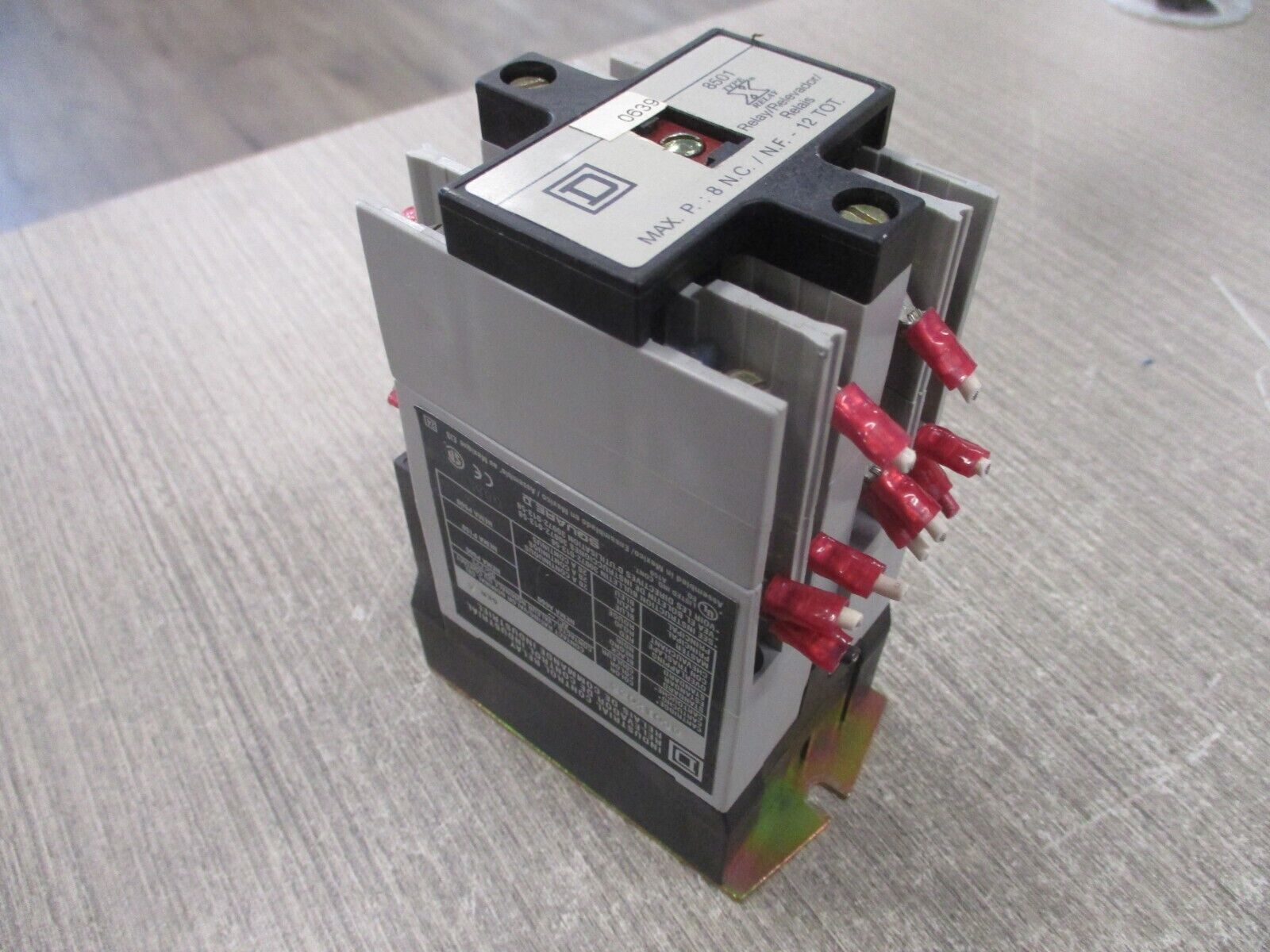 Square D Industrial Control Relay 8501X033 Ser. A 120V Coil 20A Used