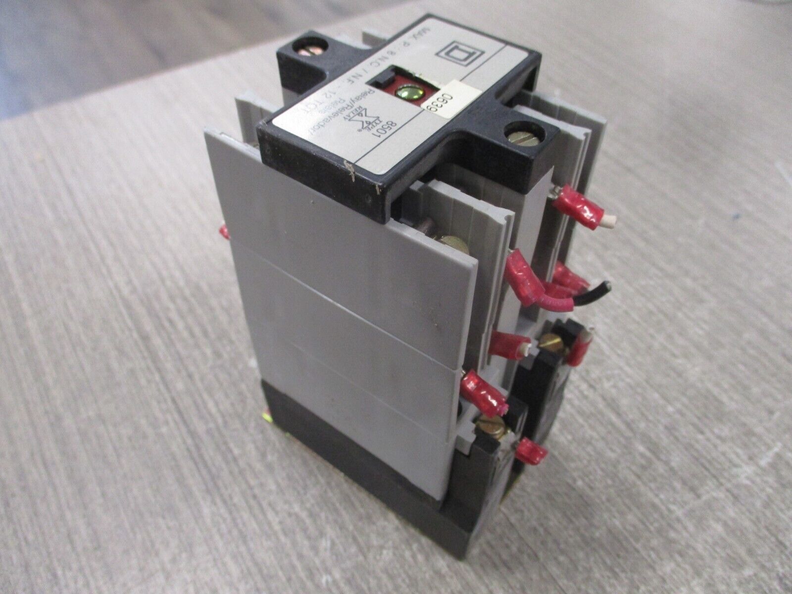 Square D Industrial Control Relay 8501X033 Ser. A 120V Coil 20A Used