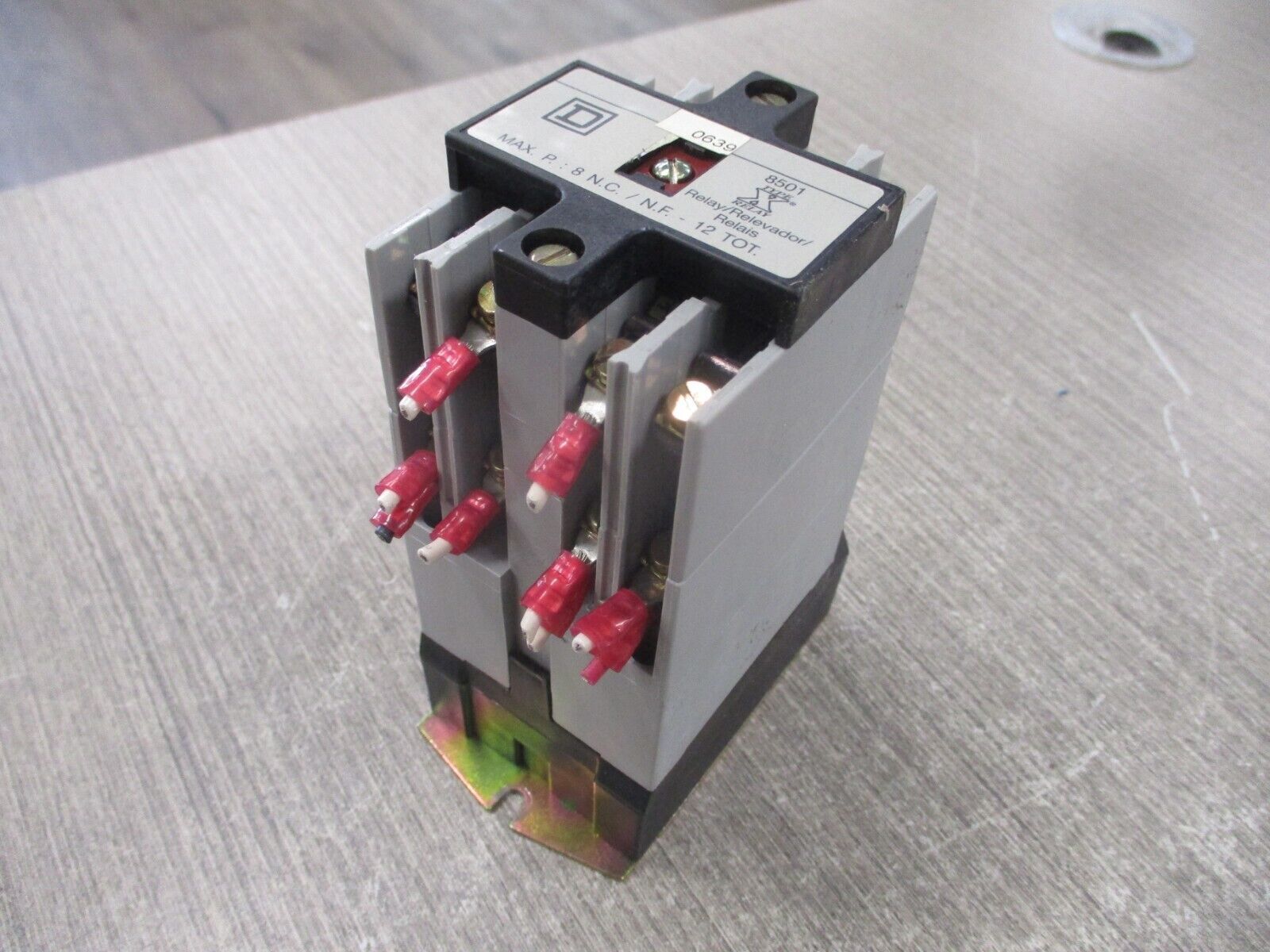 Square D Industrial Control Relay 8501X033 Ser. A 120V Coil 20A Used