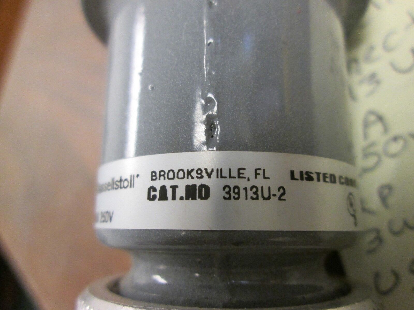 RussellStoll Connector 3913U-2 15A 250V 2P 3W Used