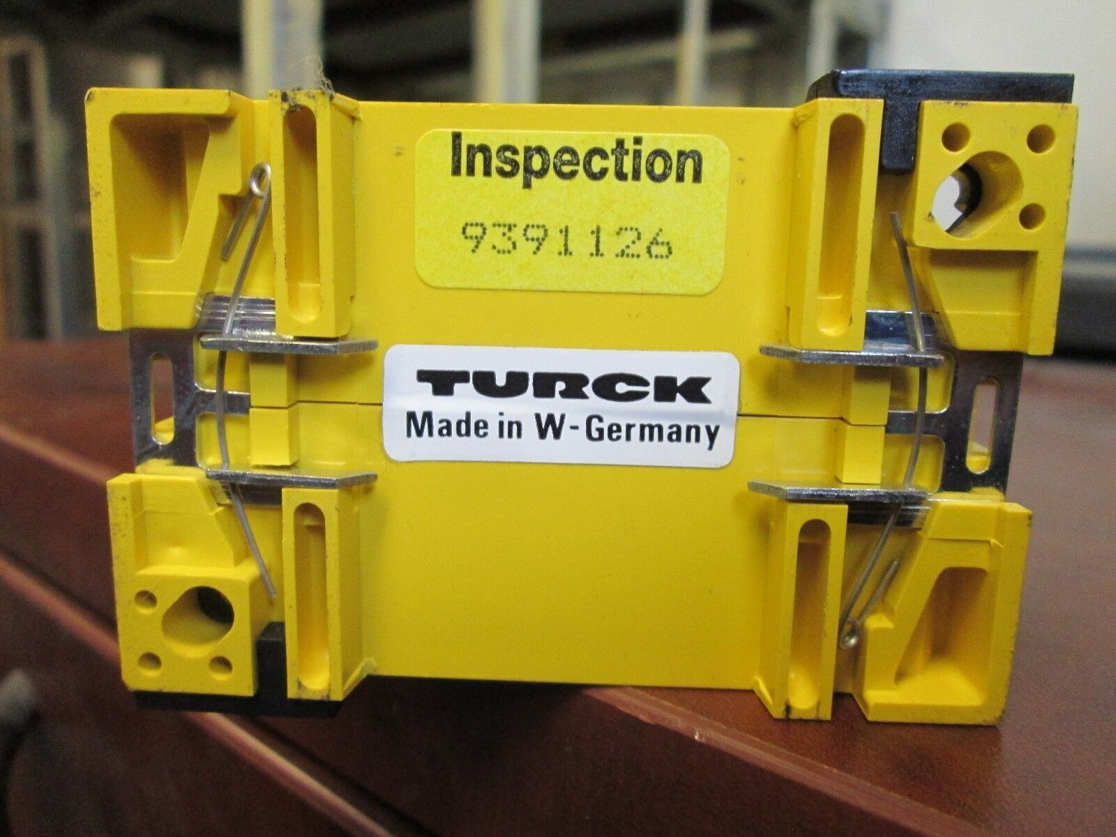 Turck Switching Amplifier MS13-22Ex0-T Supply: 90-132V AC Output: 10-30V DC Used