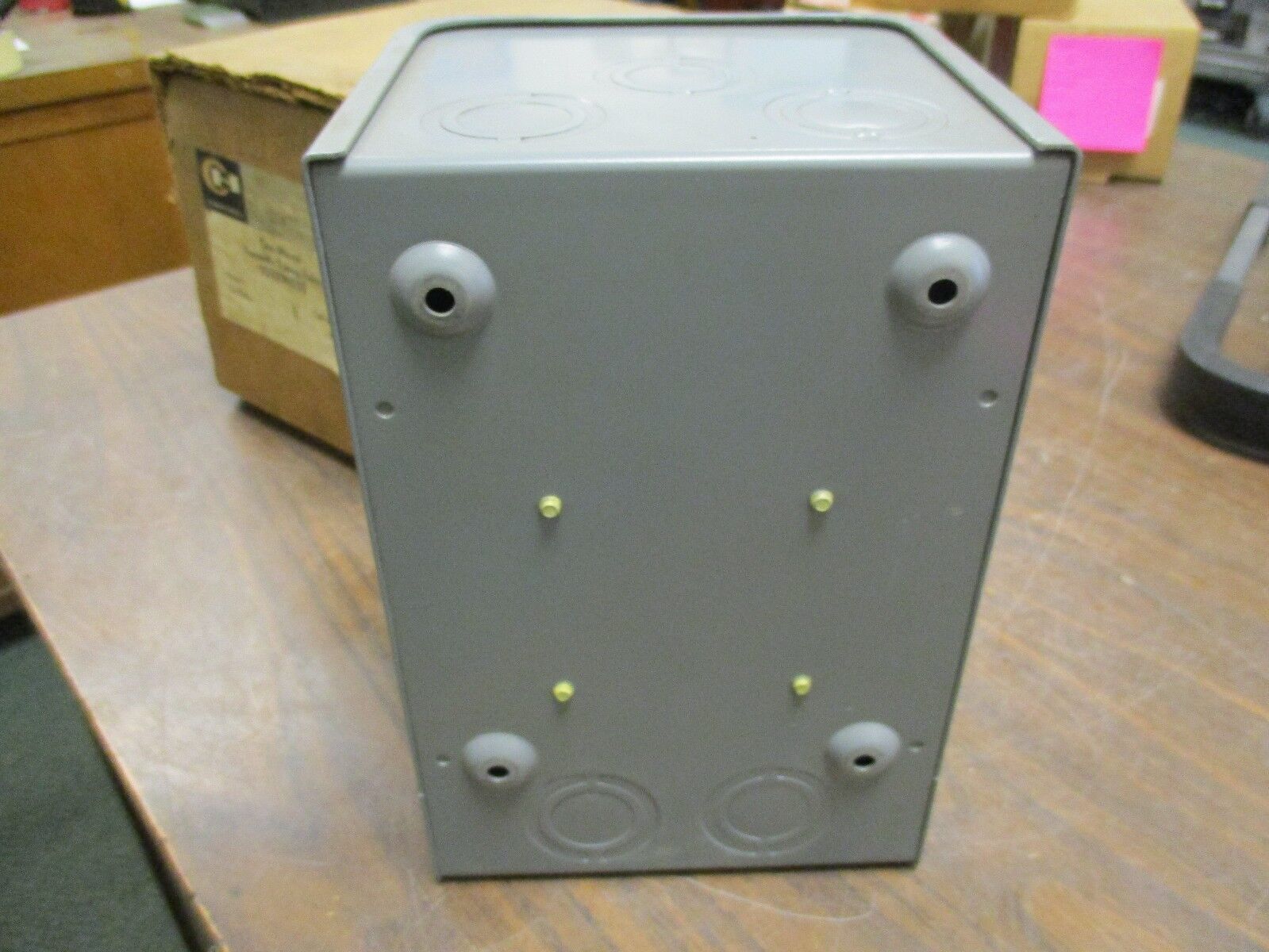 Cutler-Hammer Pneumatic Timing Relay 10337H152 240V Coil One Minute Nema 1