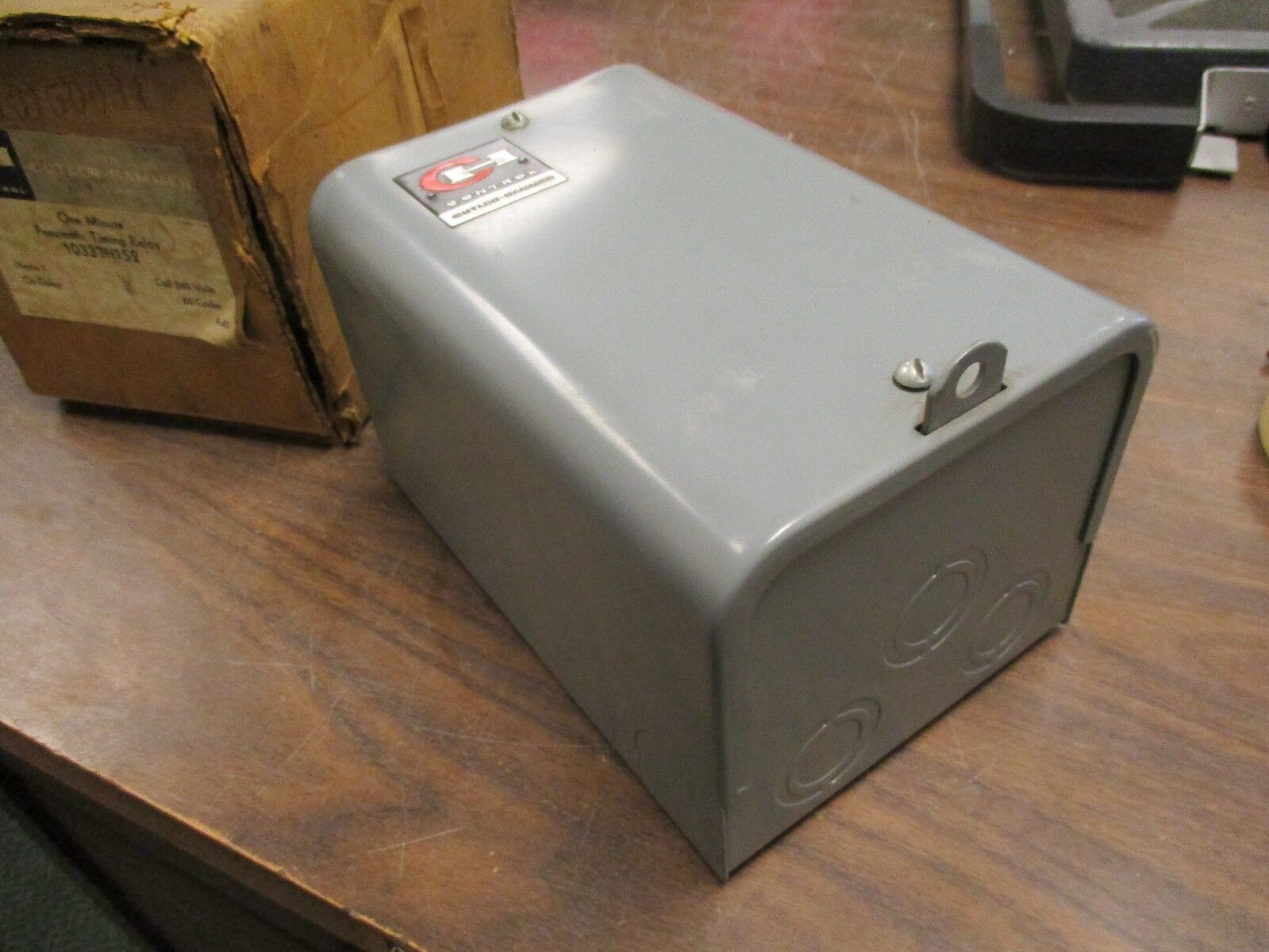 Cutler-Hammer Pneumatic Timing Relay 10337H152 240V Coil One Minute Nema 1
