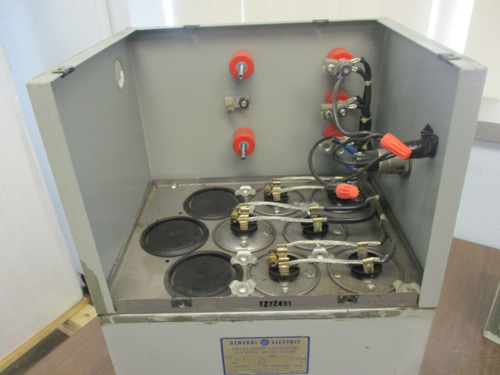 GE Dielektrol Capacitor 65L302NB1 7.5kVAR 240V 60Hz 3Ph Used *No Fuses*