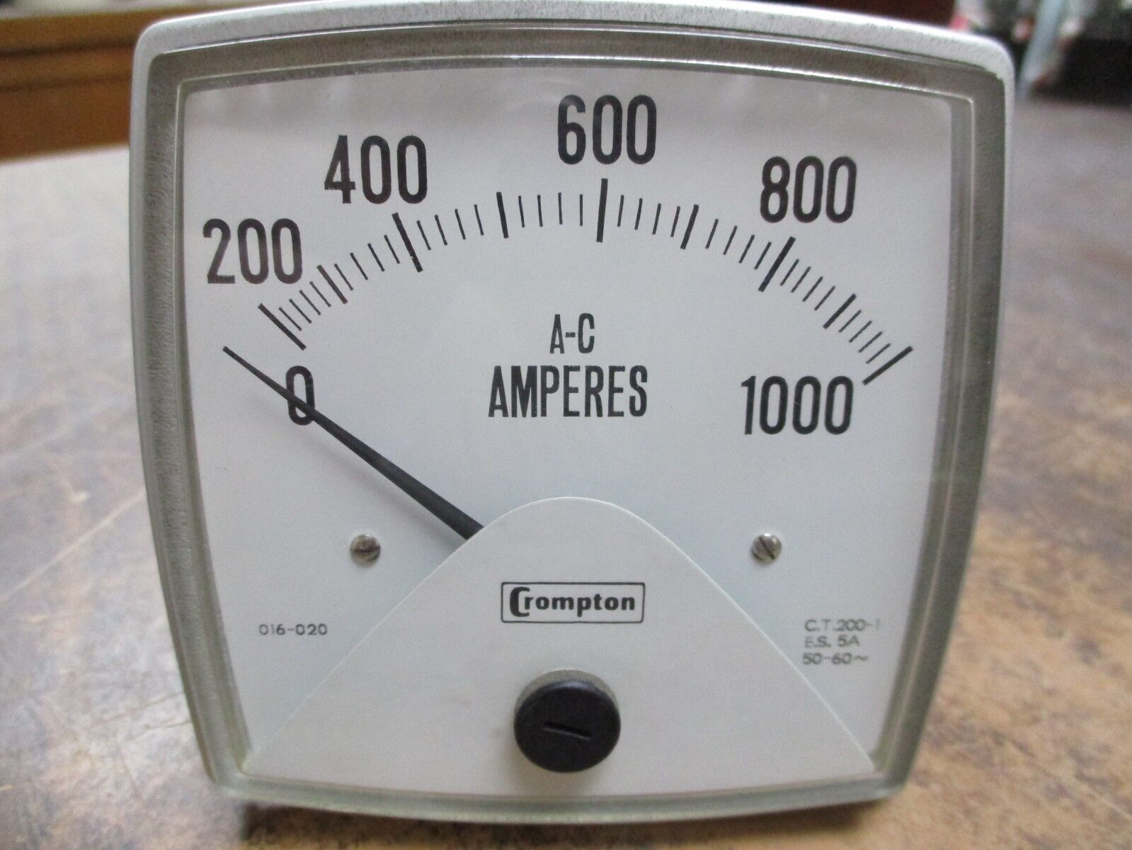 Crompton AC Ammeter 016-02AA-LSS6-C6 Range: 0-1000A Used