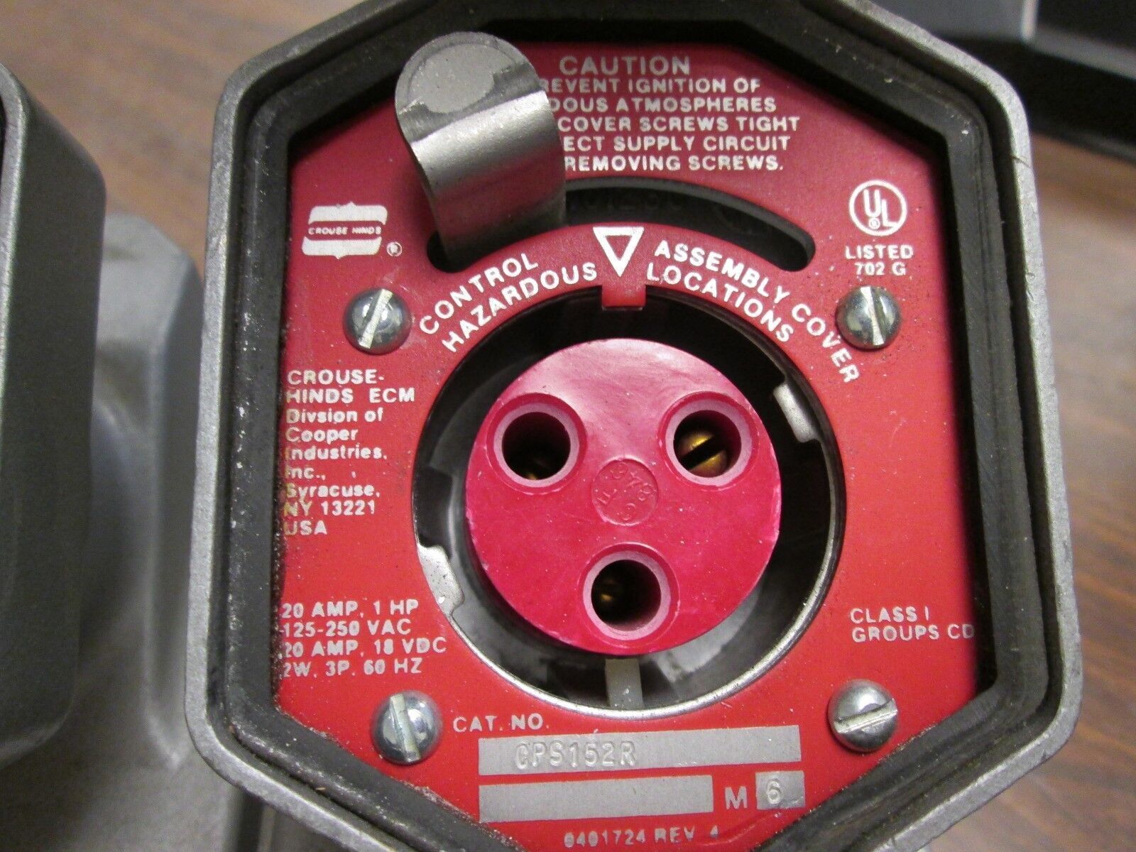 Crouse-Hinds Receptacles w/Base CPS152R 20A 125-250VAC 2W 3P Used