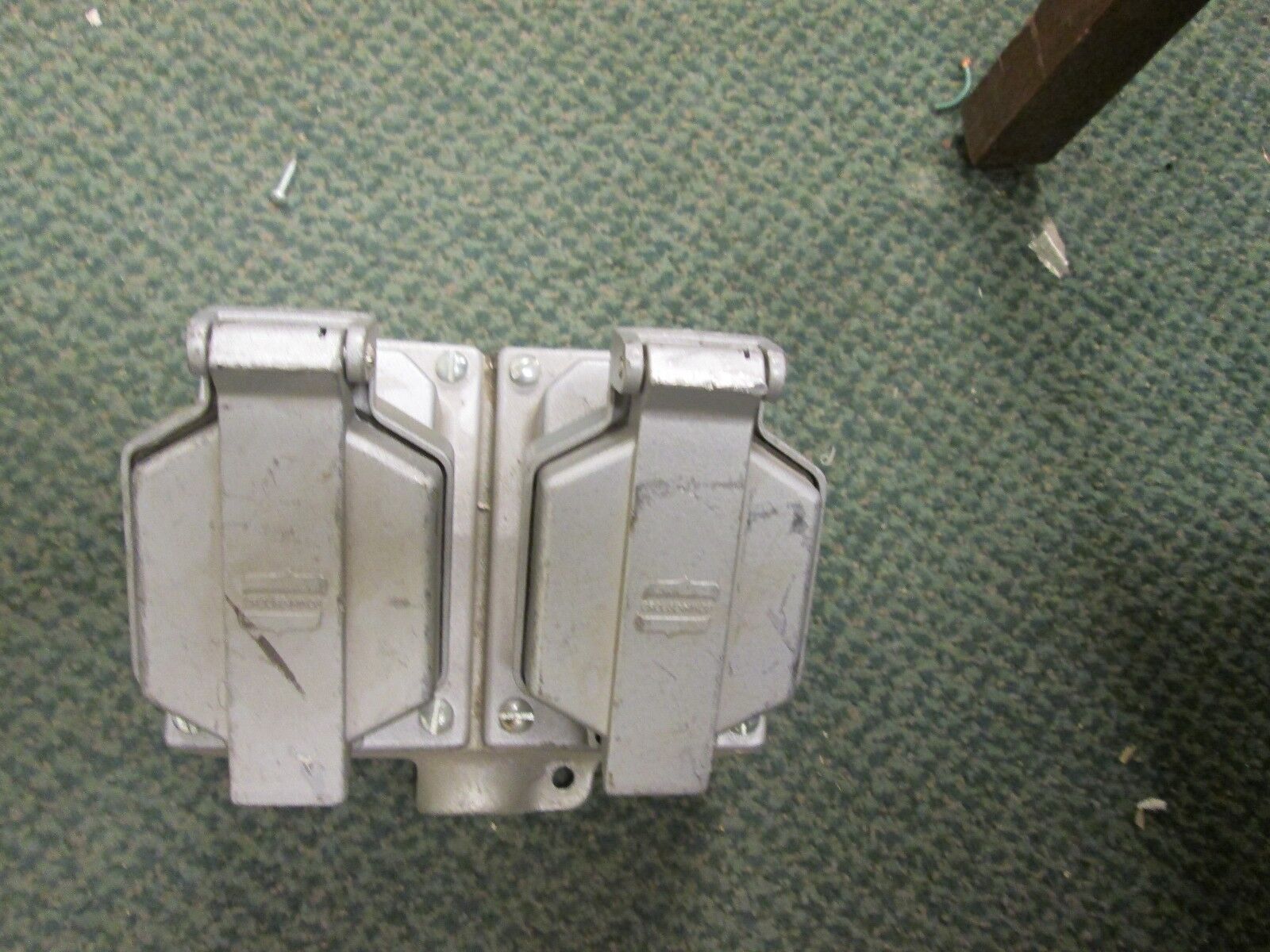 Crouse-Hinds Receptacles w/Base CPS152R 20A 125-250VAC 2W 3P Used