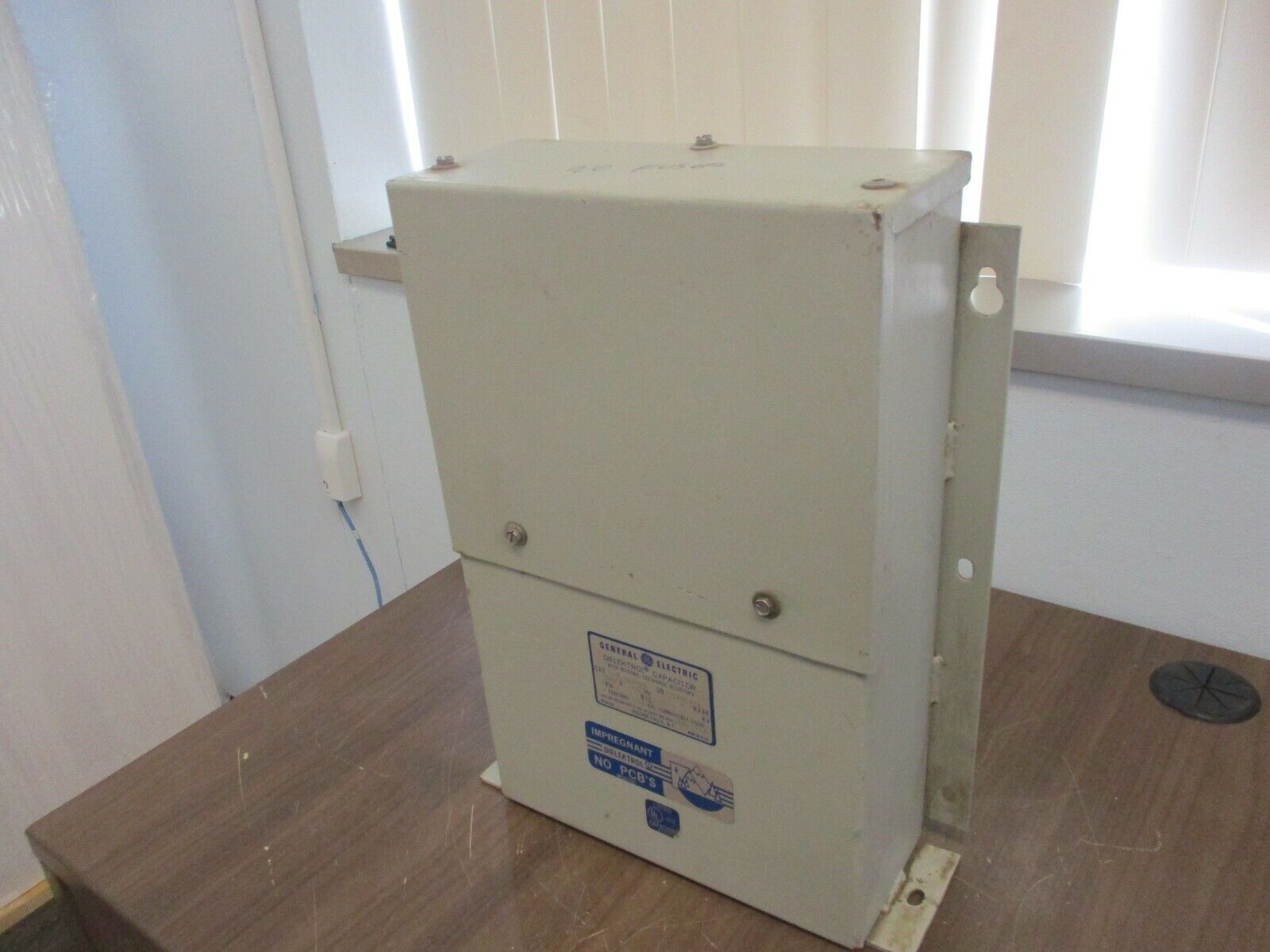 GE Dielektrol Capacitor 65L301NB1 5kVAR 240V 60Hz 3Ph *No Fuses* Used