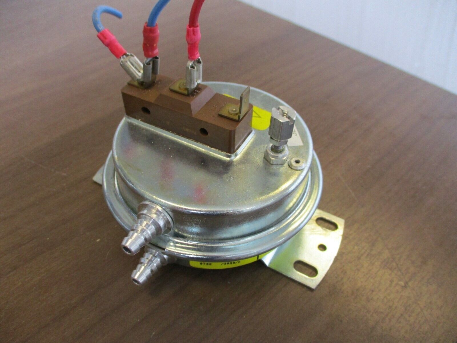 Tridelta Pressure Switch AP4094 1/2PSI Used