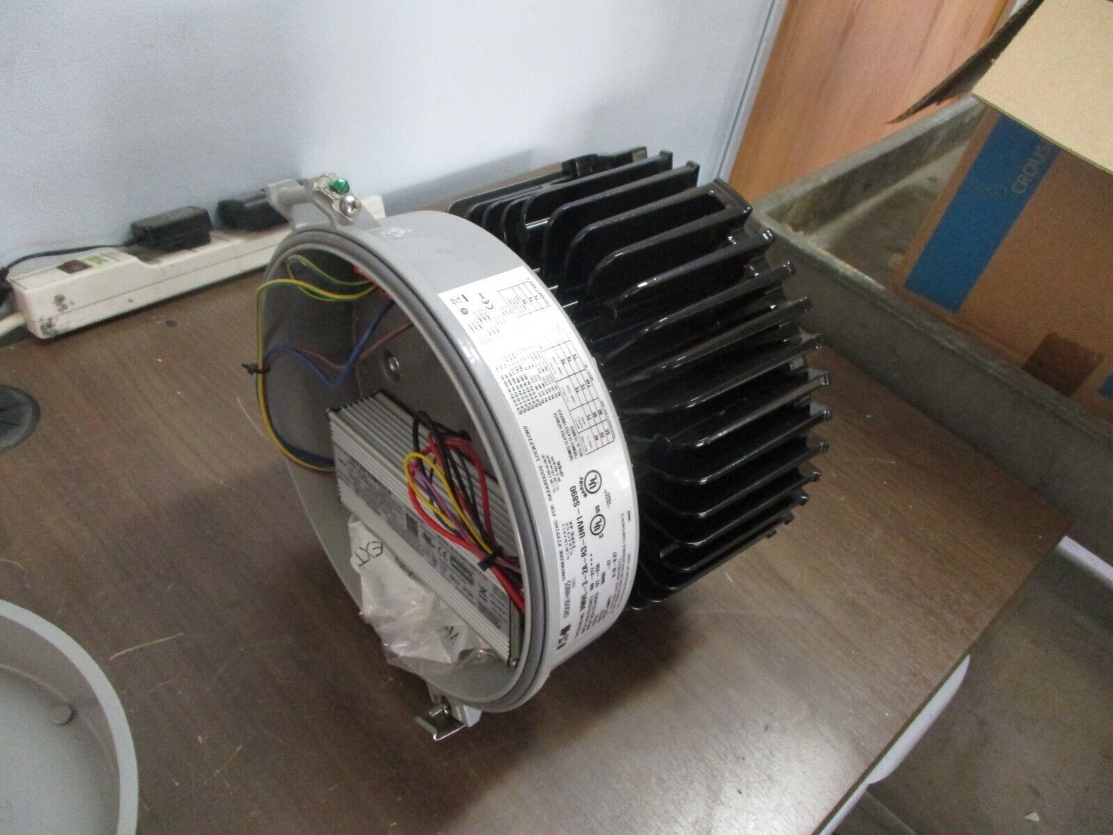 Eaton Crouse-Hinds Series Explosion Proof Luminaire Fitting 100-277VAC