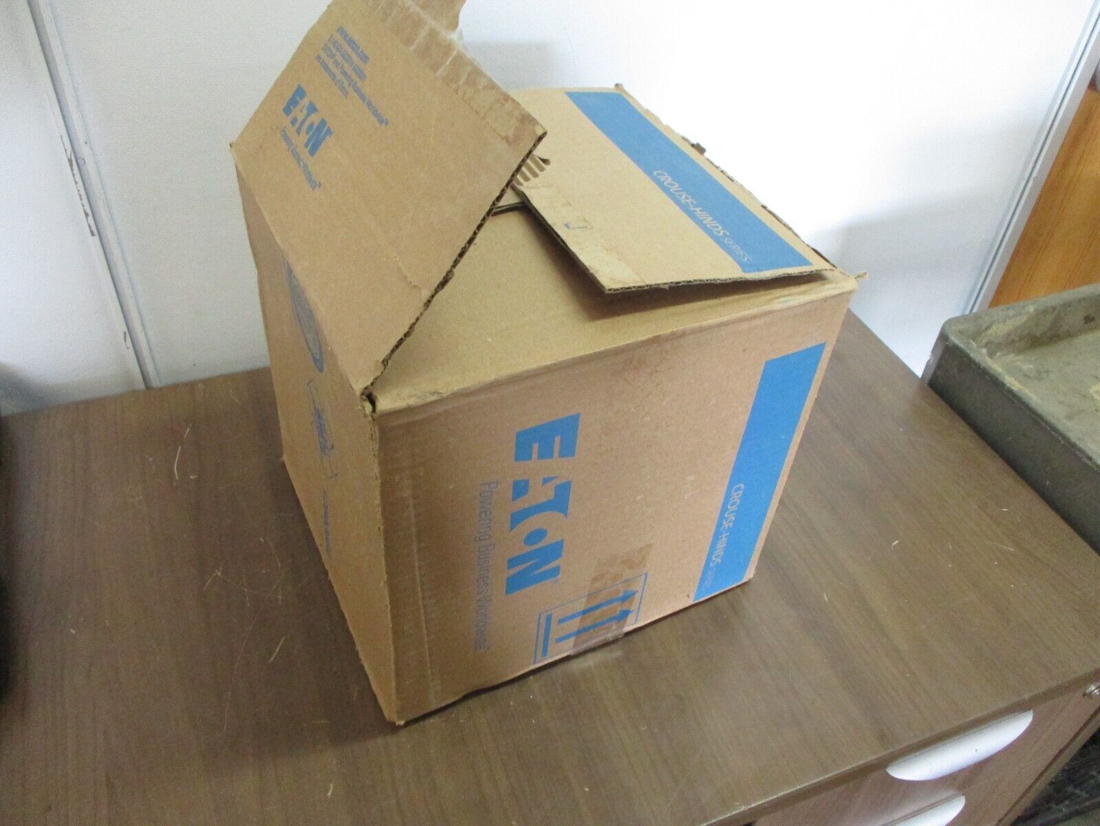 Eaton Crouse-Hinds Series Explosion Proof Luminaire Fitting 100-277VAC