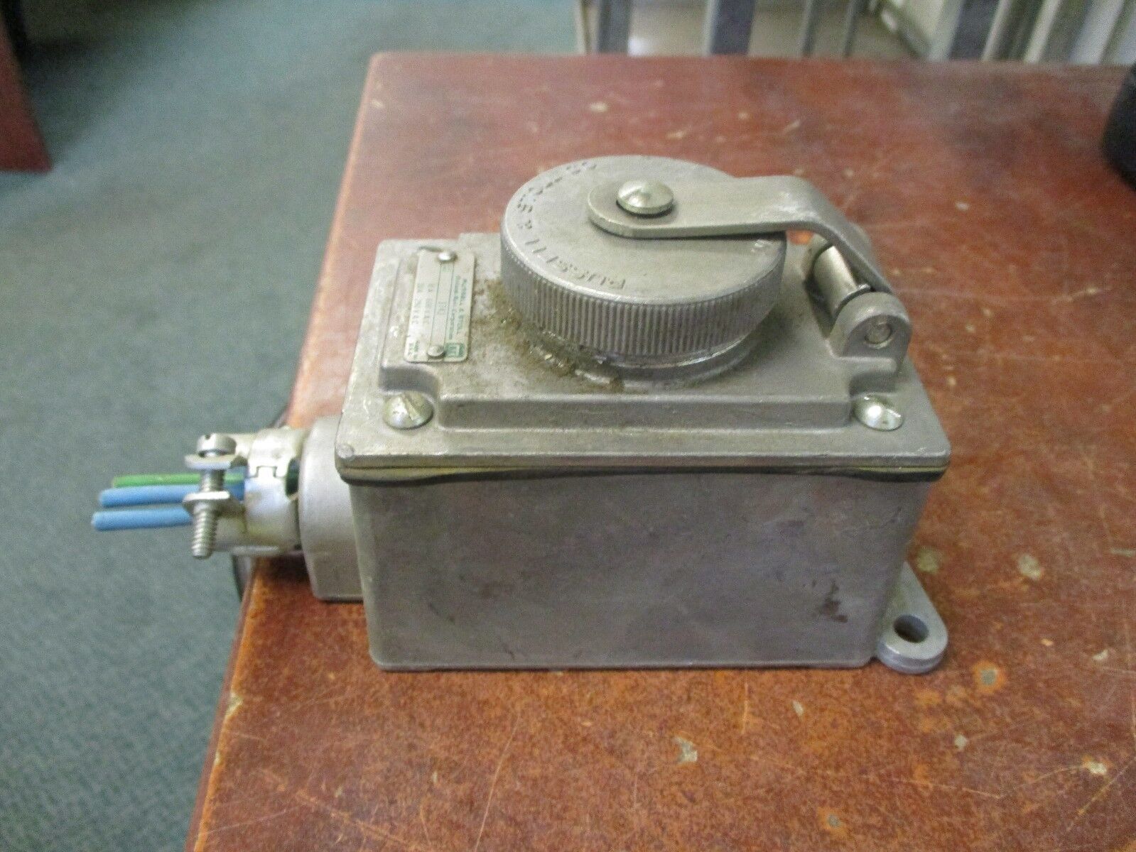 Russellstoll Receptacle 3743 10/20A 250/600VAC 3P 3W Used