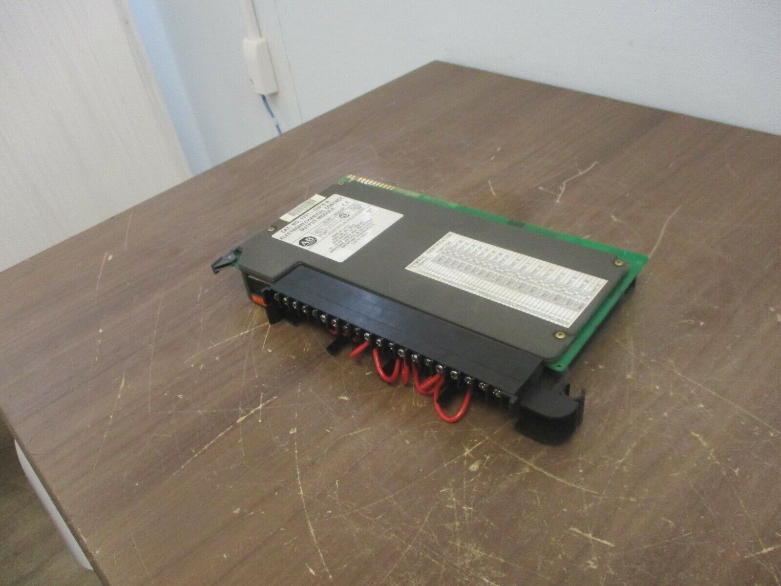 Allen-Bradley Electromechanical Contact Output Module 1771-OW16 B Used