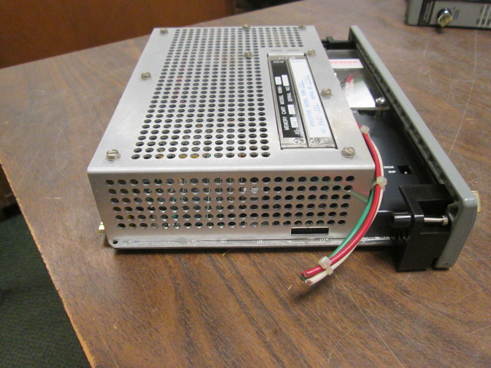 Gould Model PC-0984-380 Programmable Controller AS-9507-000 Rev J 120/220V Used