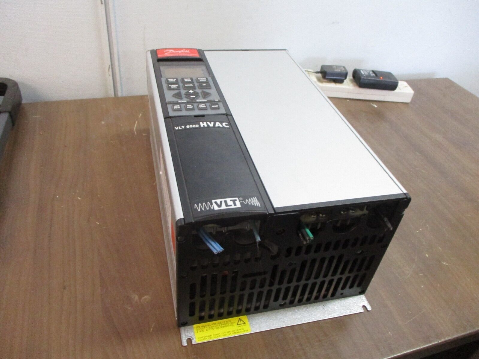 Danfoss VLT 6002 AC Drive 175Z7269 1.5HP 3Ph w/ Keypad Used