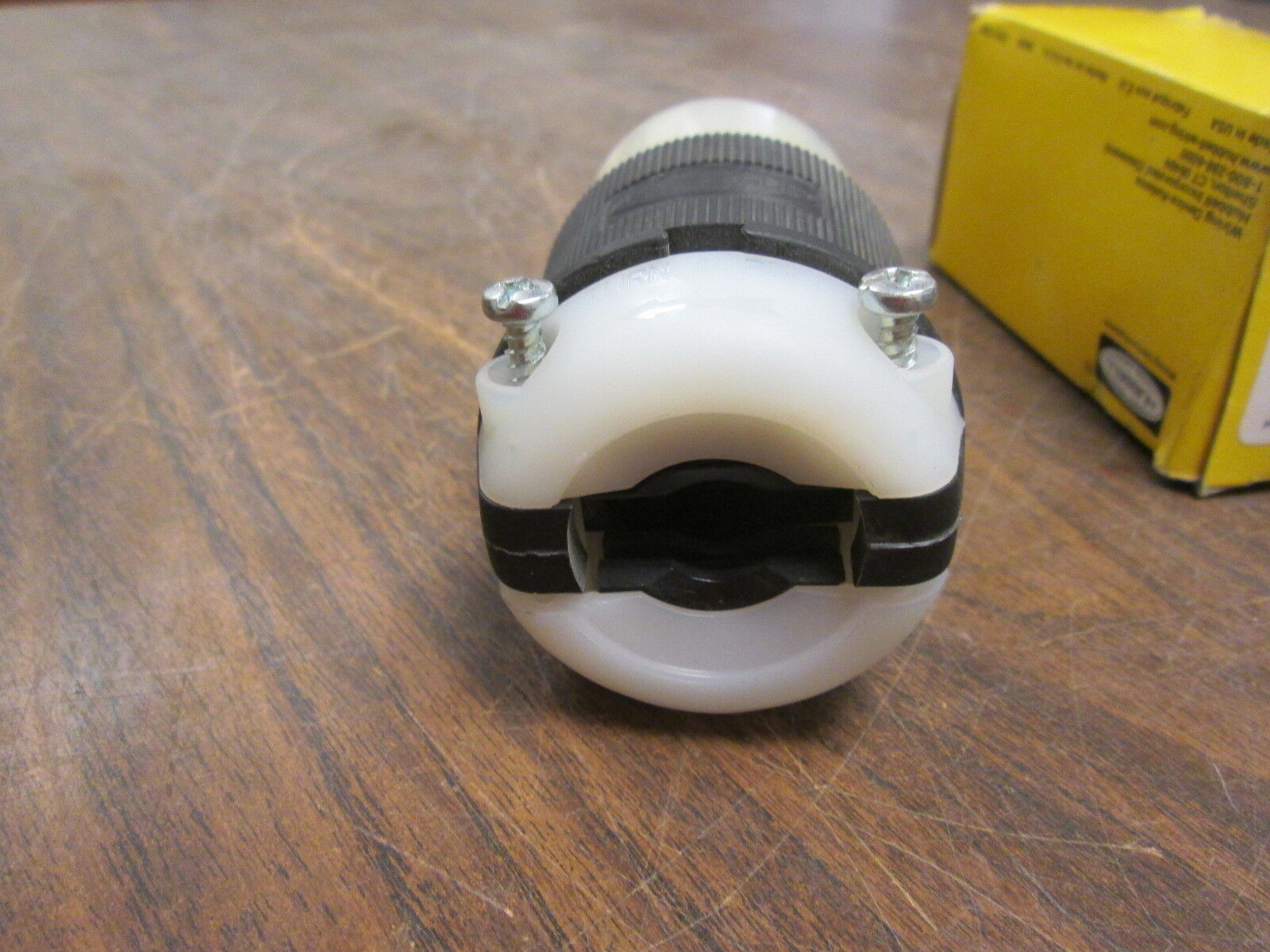 Hubbell Connector HBL2433 20A 480V 3Ph 4W 3P New Surplus