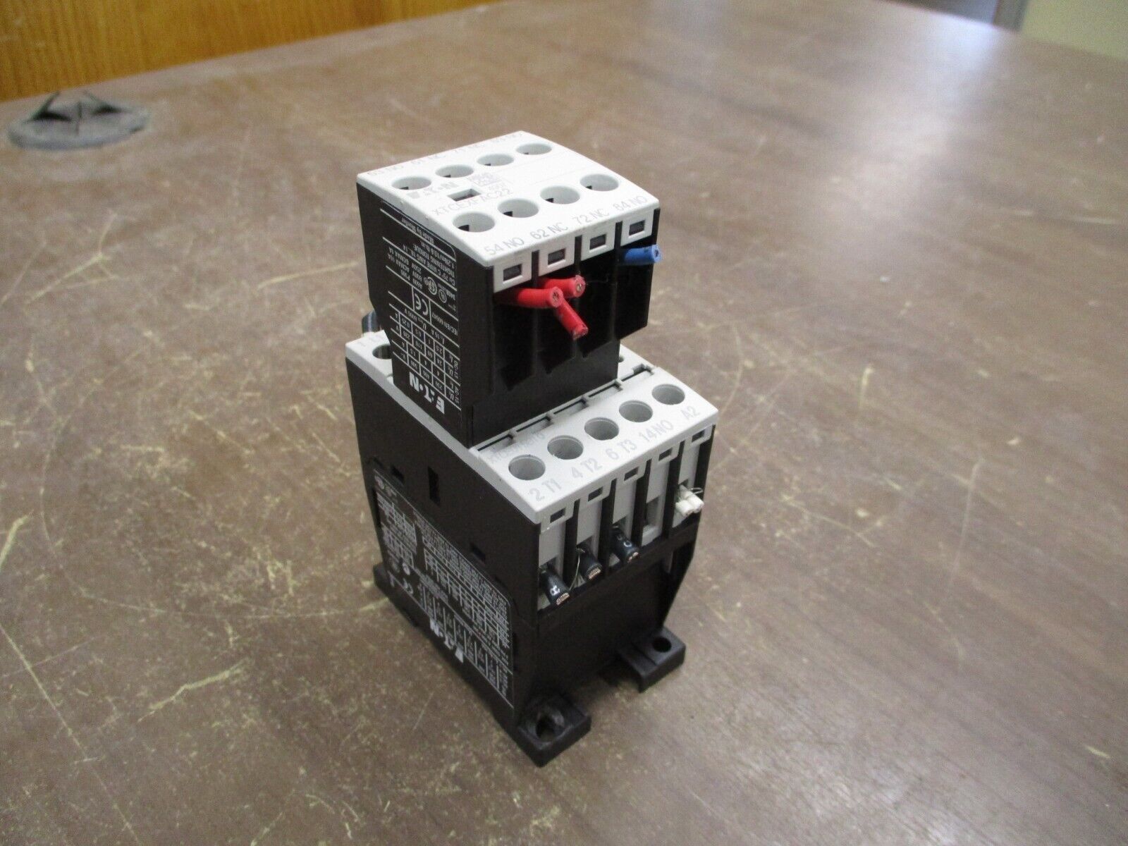 Eaton Contactor XTCE015B10 120V Coil *Broken Mounting Foot* Used