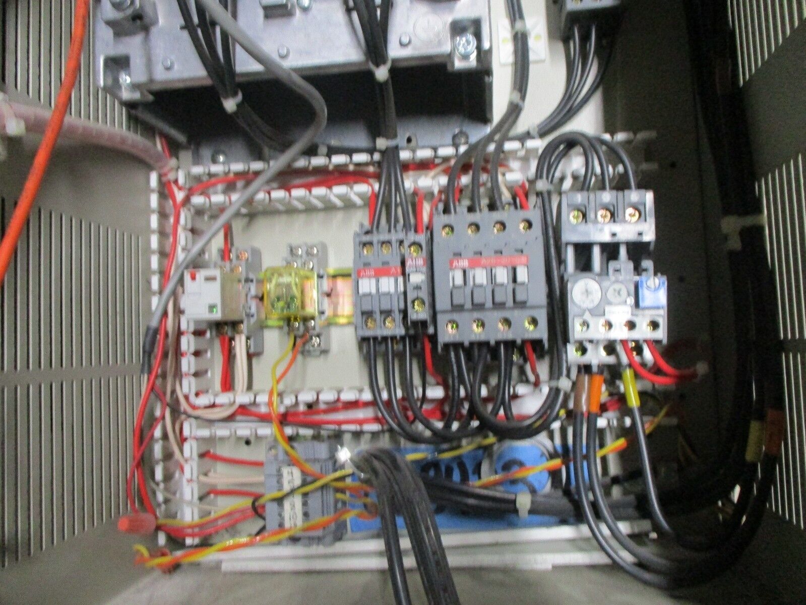 ABB ACH550 AC Drive W/Bypass ACH550-UH-031A-4 20HP 3Ph Used