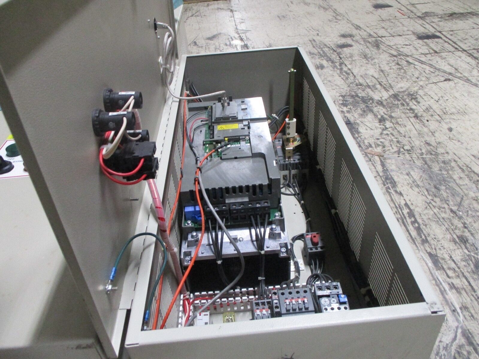 ABB ACH550 AC Drive W/Bypass ACH550-UH-031A-4 20HP 3Ph Used