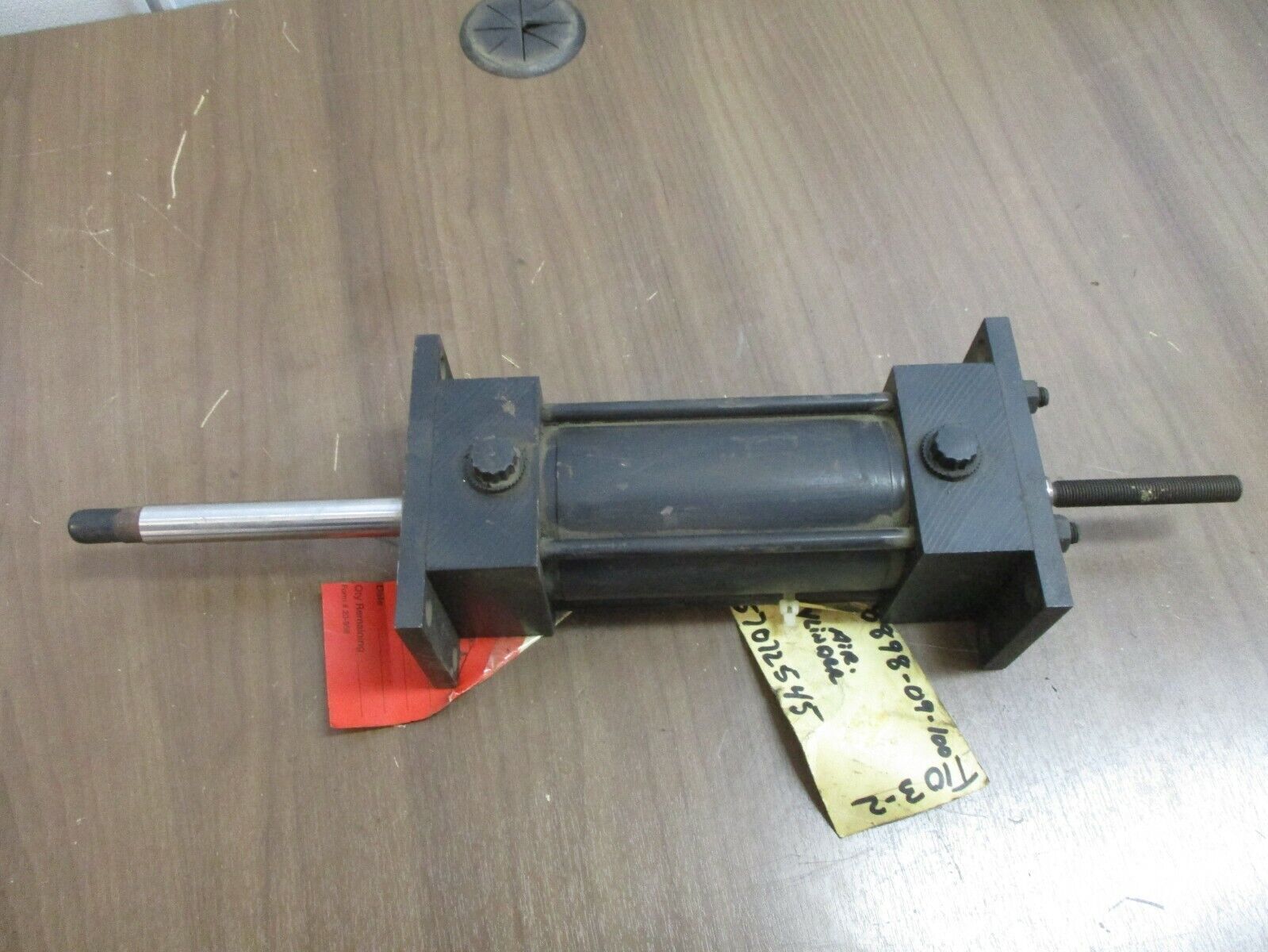 RWC Air Cylinder 889809100 250PSI Used