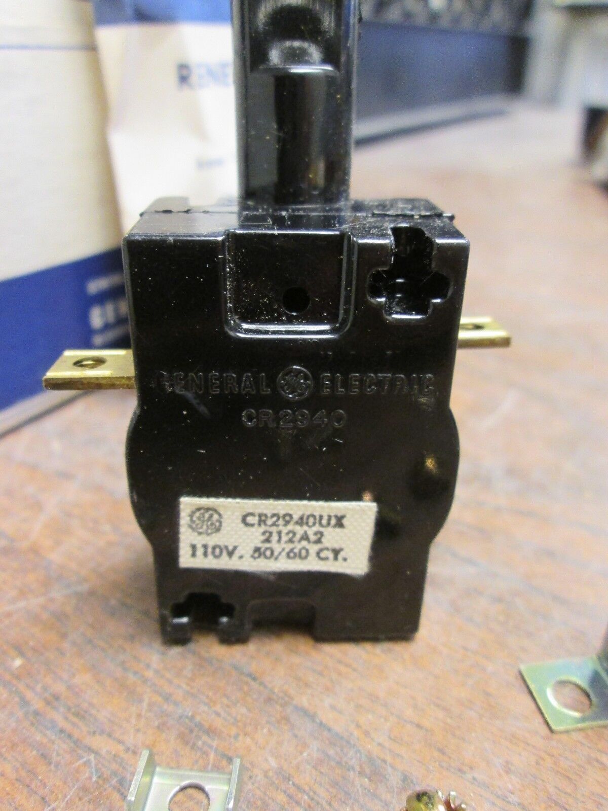 GE Heavy-Duty Oiltight Illuminated Pushbutton CR2940UX212A2 Lot of 2 New Surplus