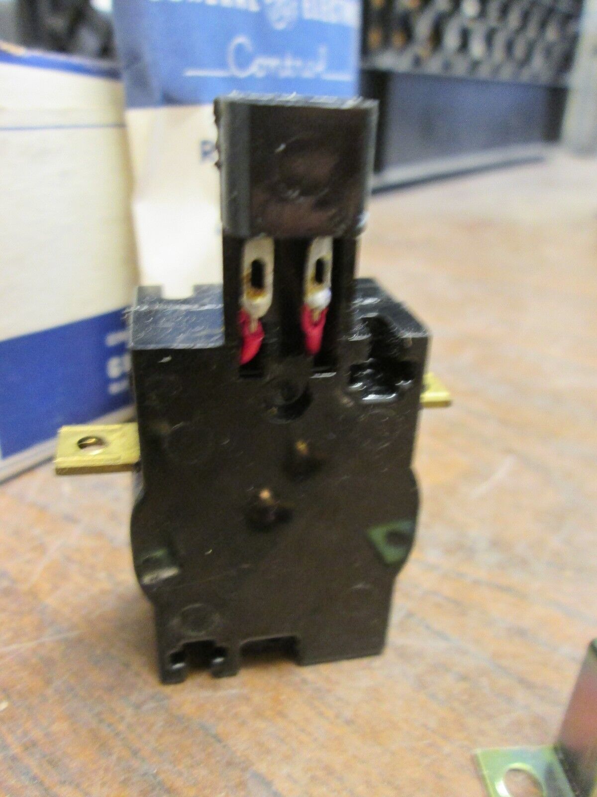 GE Heavy-Duty Oiltight Illuminated Pushbutton CR2940UX212A2 Lot of 2 New Surplus