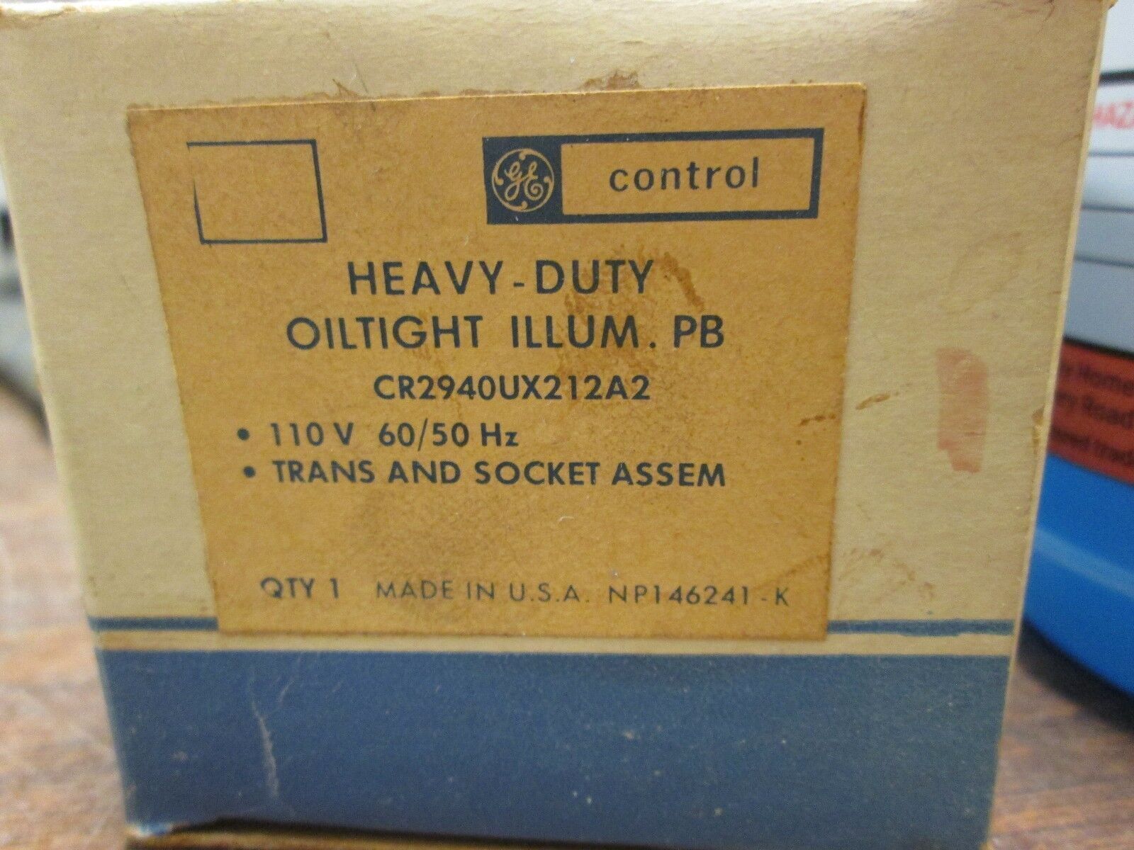 GE Heavy-Duty Oiltight Illuminated Pushbutton CR2940UX212A2 Lot of 2 New Surplus