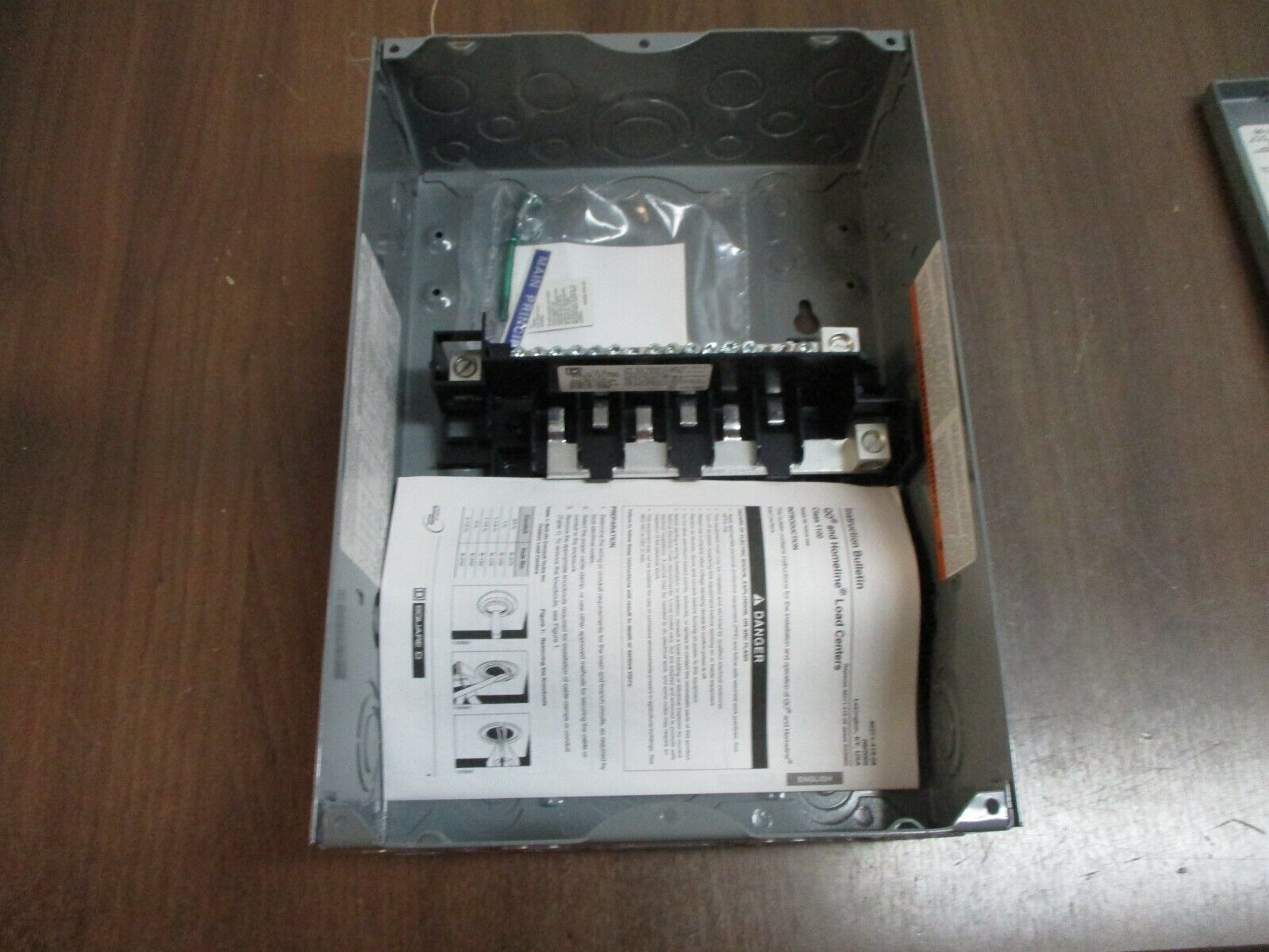 Square D QO Load Center QO6-12L100DS Ser. G04 100A 120/240V 1Ph 50/60Hz 6-Space