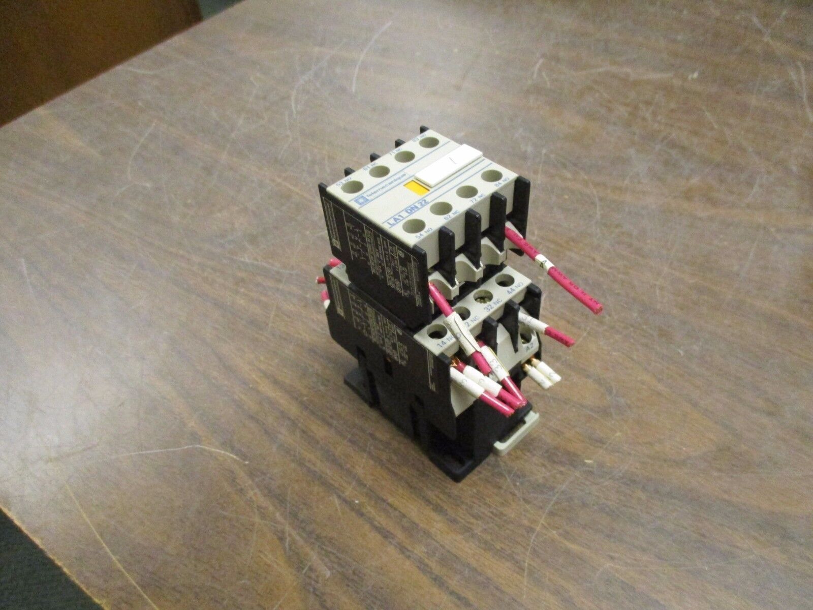 Telemecanique Contactor w/ Aux Contact Block CA2 DN22 120V Coil 10A Used
