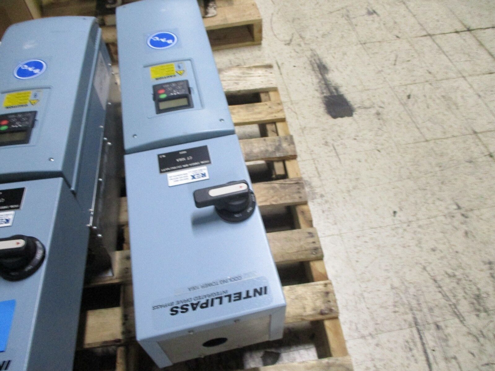 Eaton SUX9000 AC Drive W/ Intellipass SUX040A1-4A1N1 40HP 3Ph Used