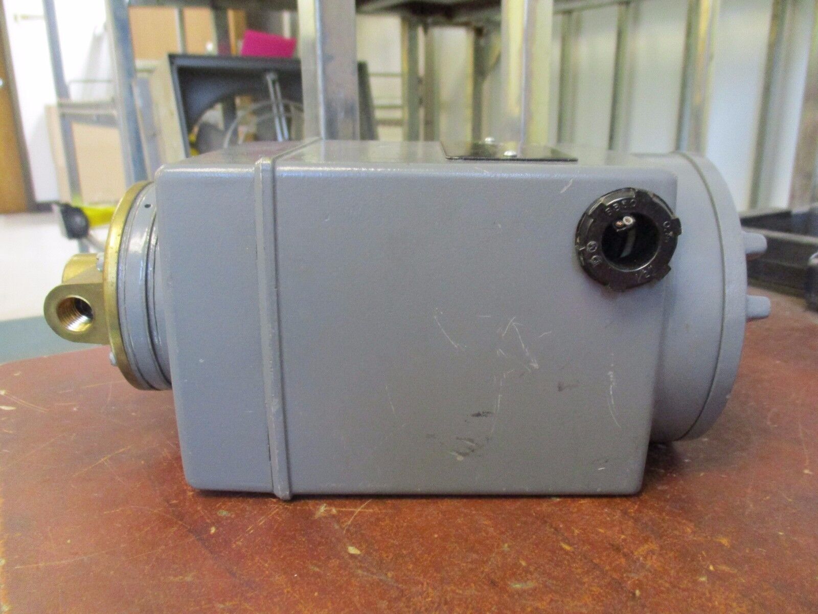 Conoflow Electro-Pneumatic Transducer GT28ED Input:4-20 ma Range: 3-15 PSIG Used