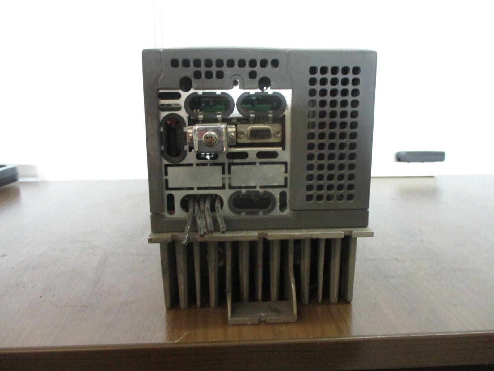 GE AV-300I AC Drive 6KAVI43005Y1B1 5HP 3Ph Input: 400-480 VAC w/ Keypad Used