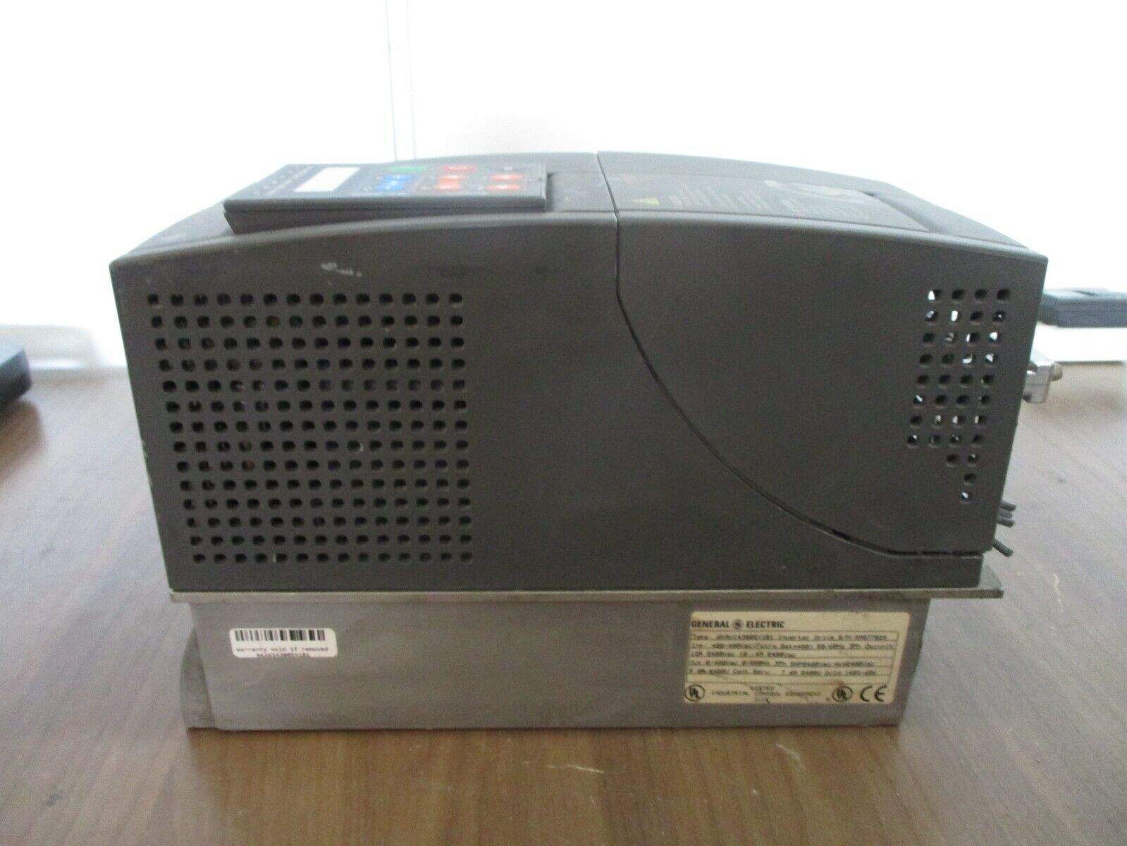 GE AV-300I AC Drive 6KAVI43005Y1B1 5HP 3Ph Input: 400-480 VAC w/ Keypad Used