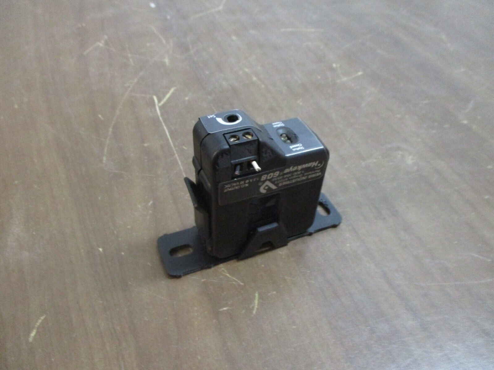 Veris Hawkeye 608 Digital Adj. Current Switch H608 175A 600V w/ Base Used